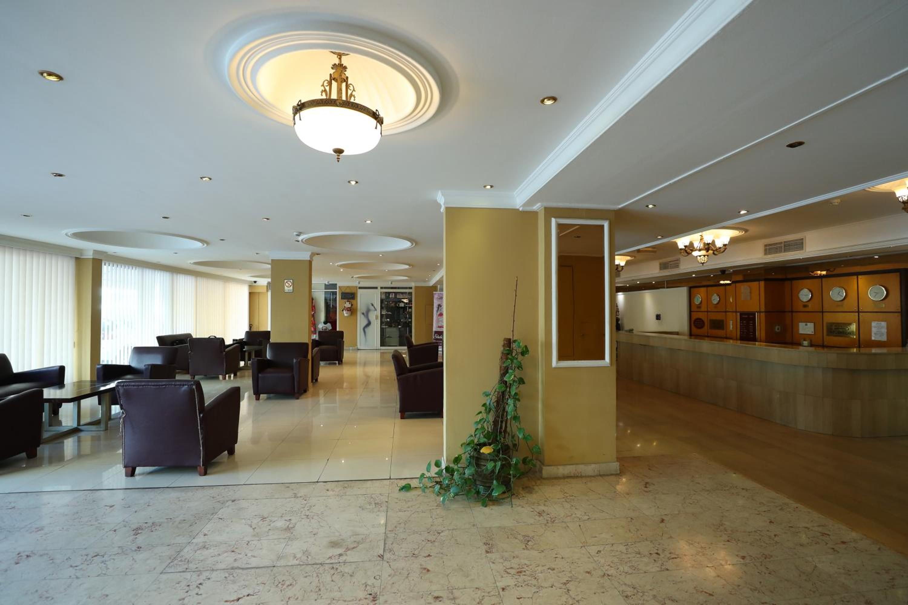 OYO 112 Semiramis Hotel