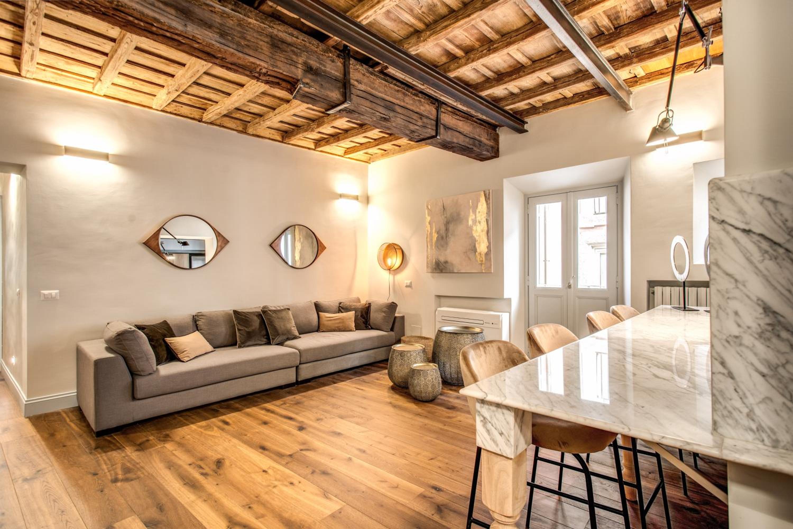 Febo Decharm apartment