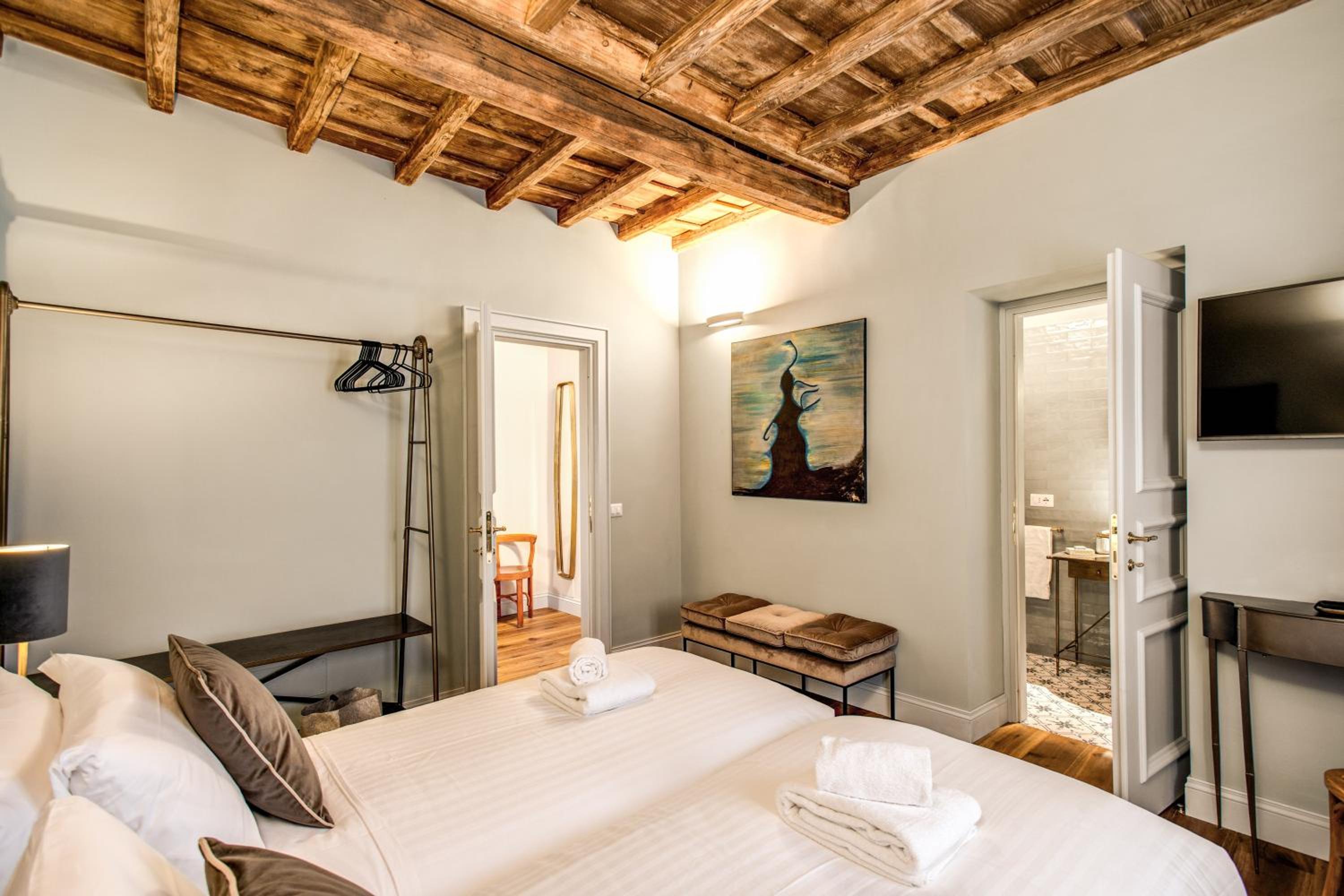Febo Decharm apartment