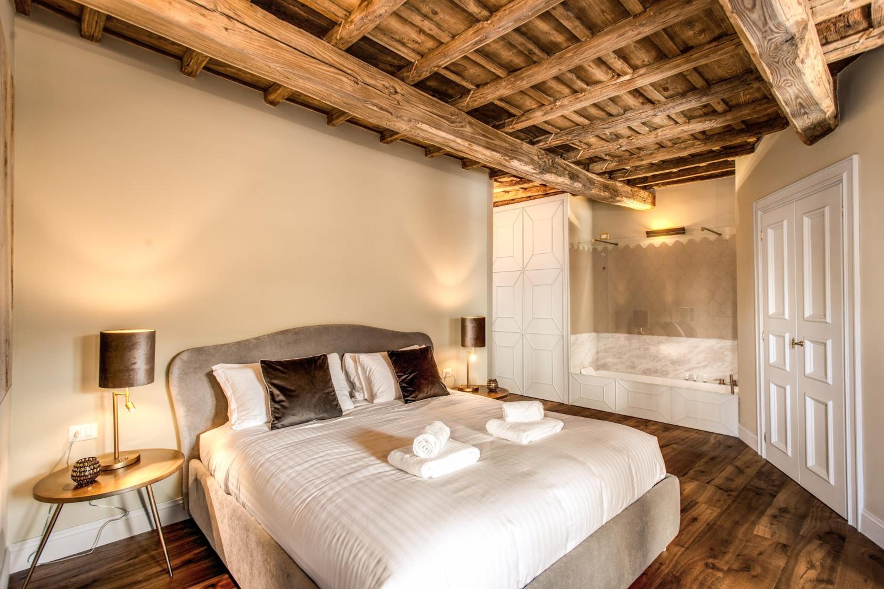 Febo Decharm apartment