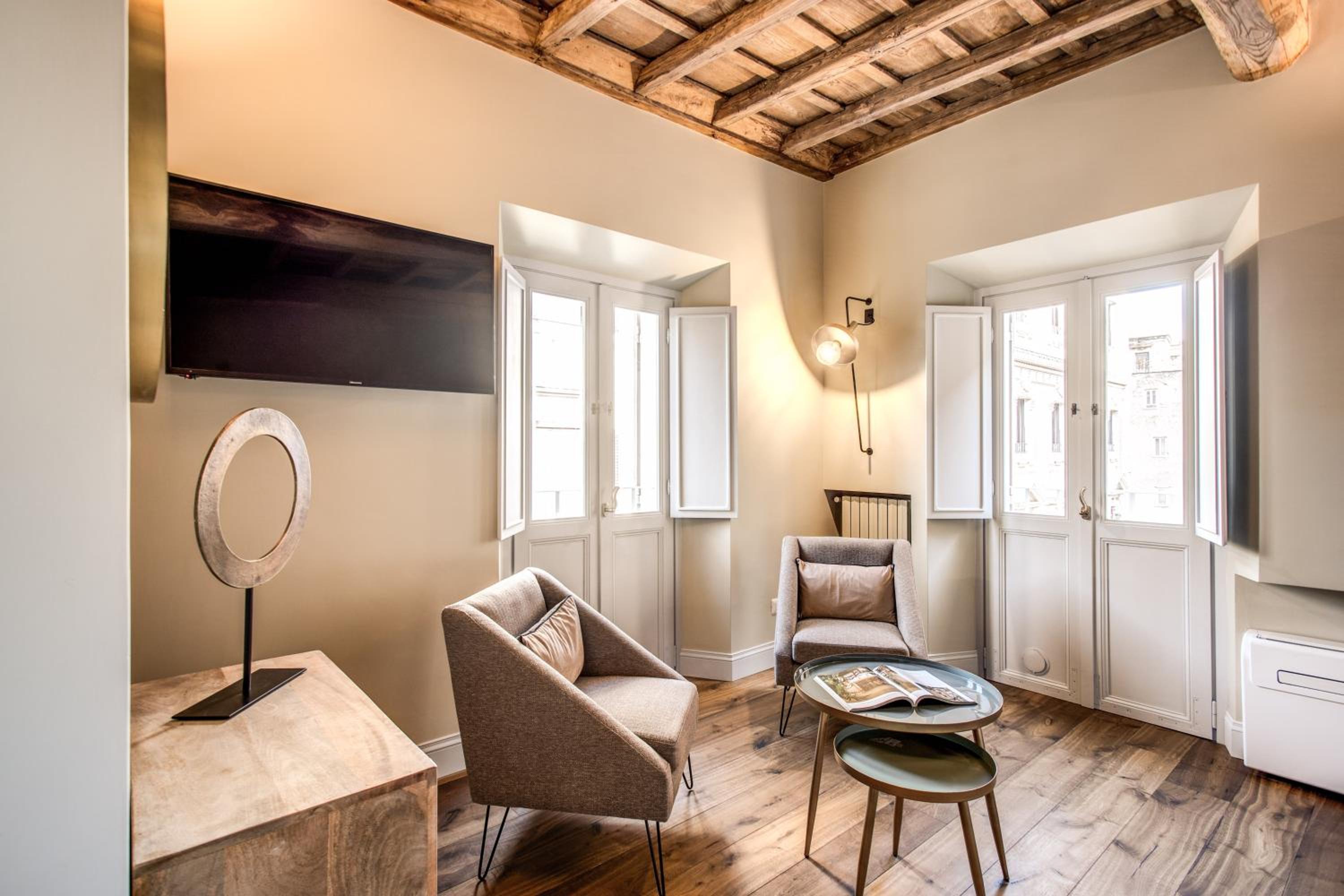 Febo Decharm apartment