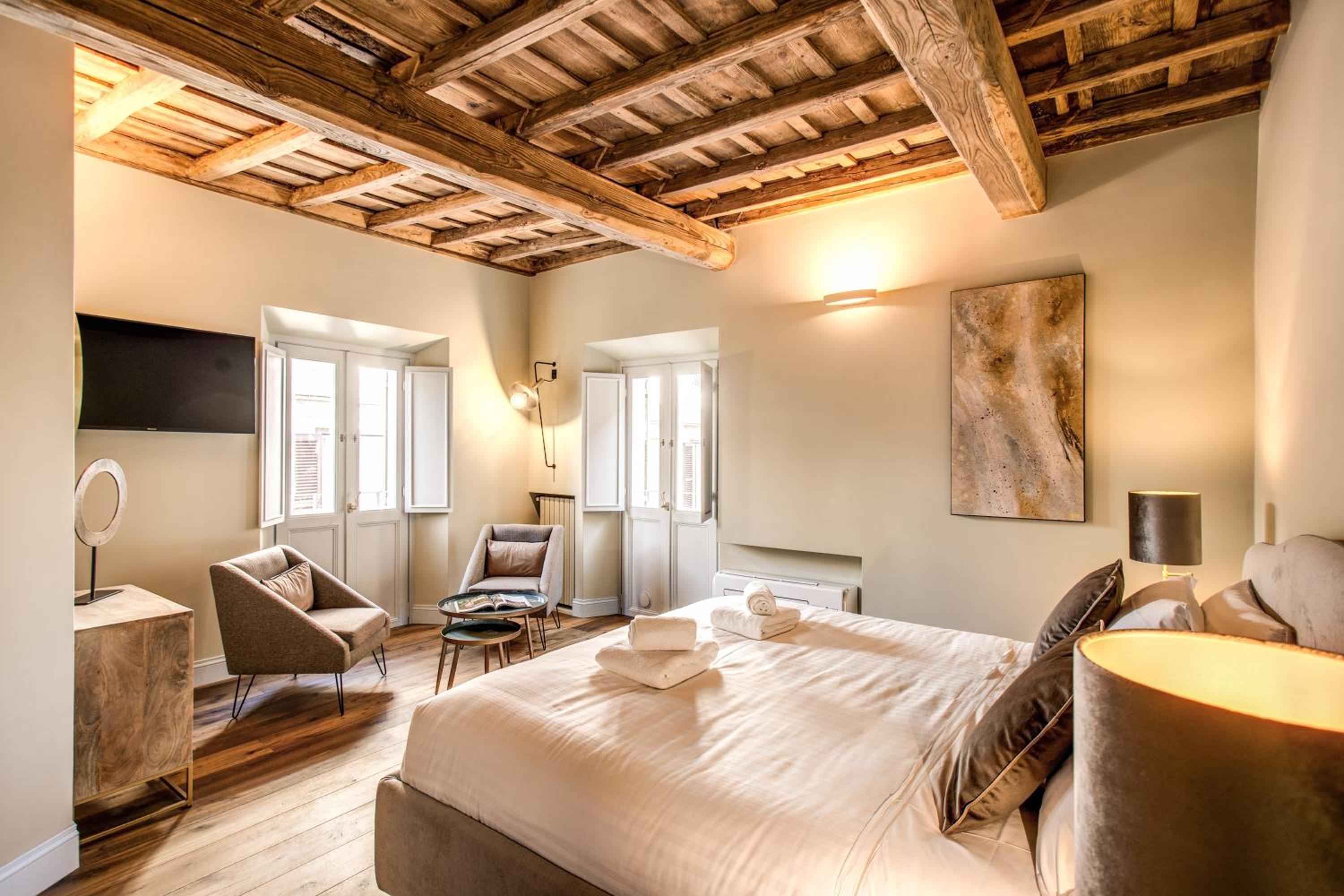 Febo Decharm apartment