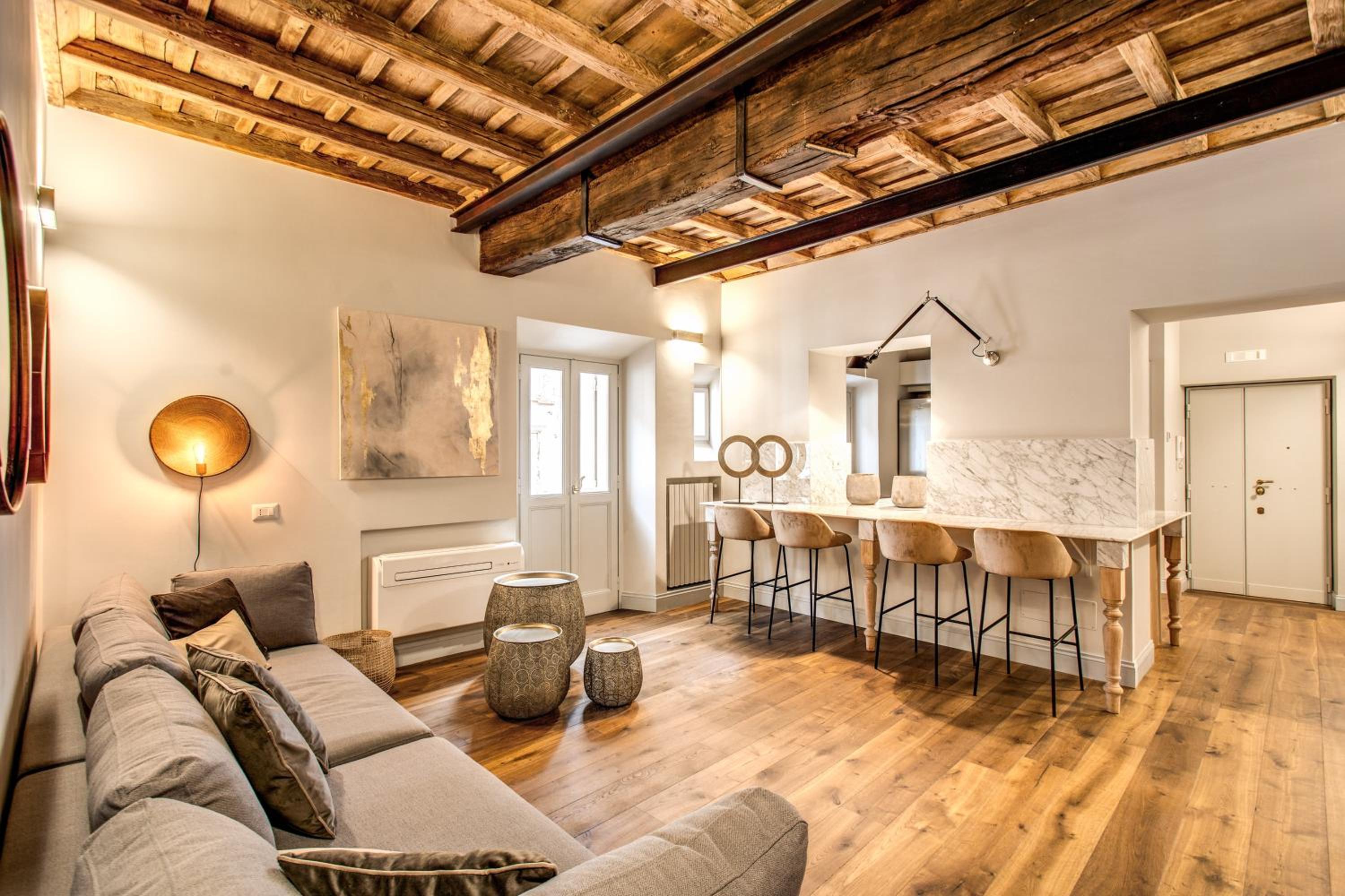 Febo Decharm apartment