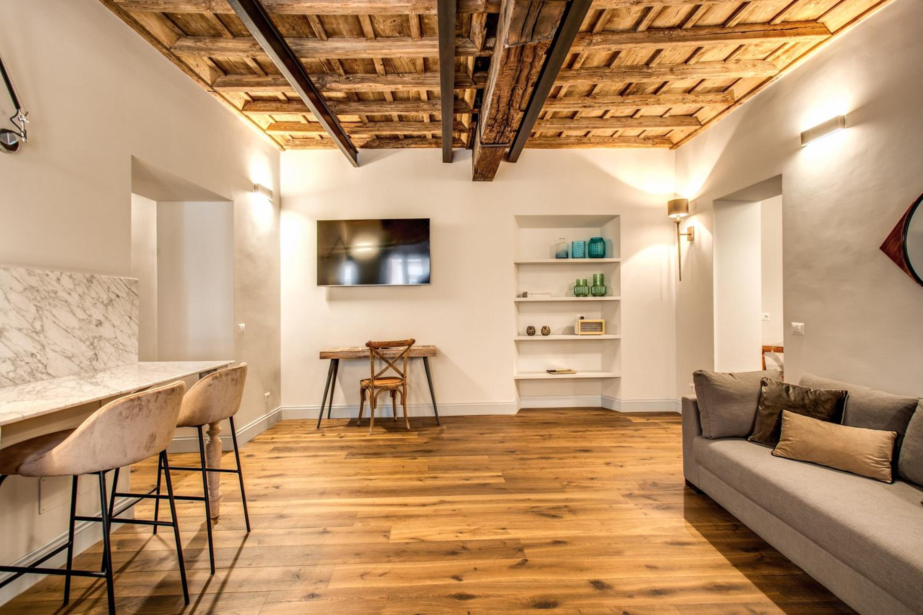 Febo Decharm apartment