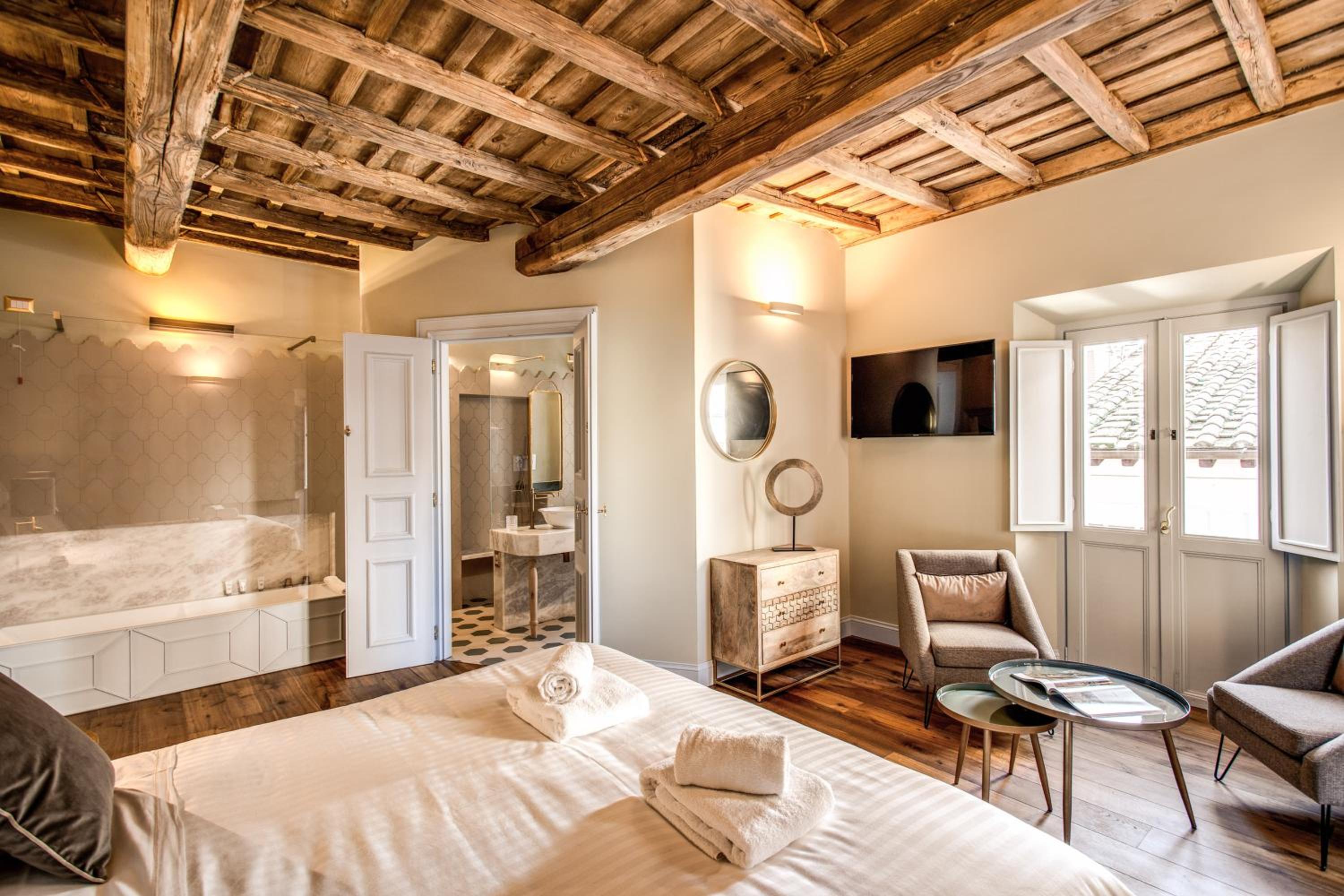 Febo Decharm apartment