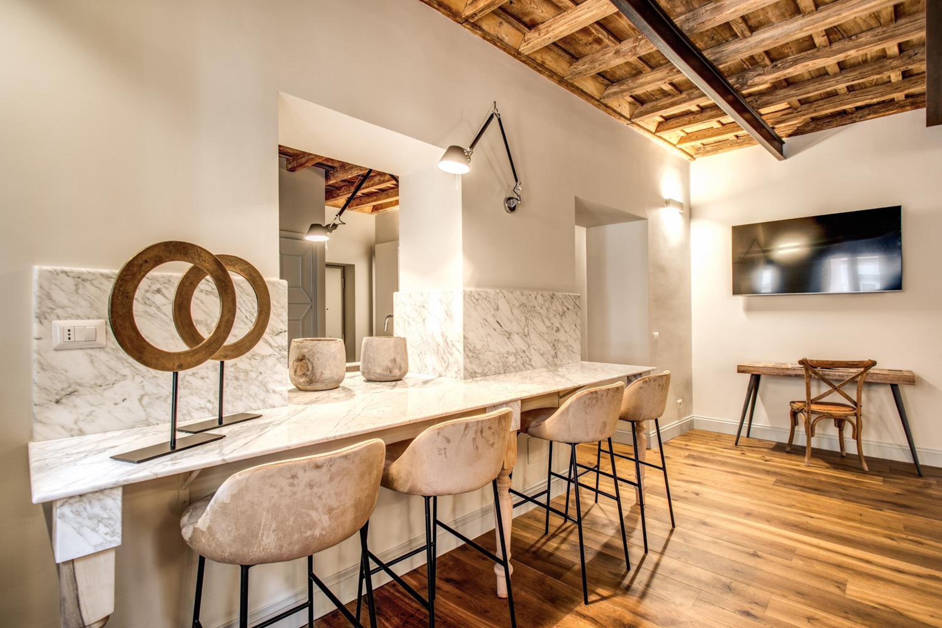Febo Decharm apartment