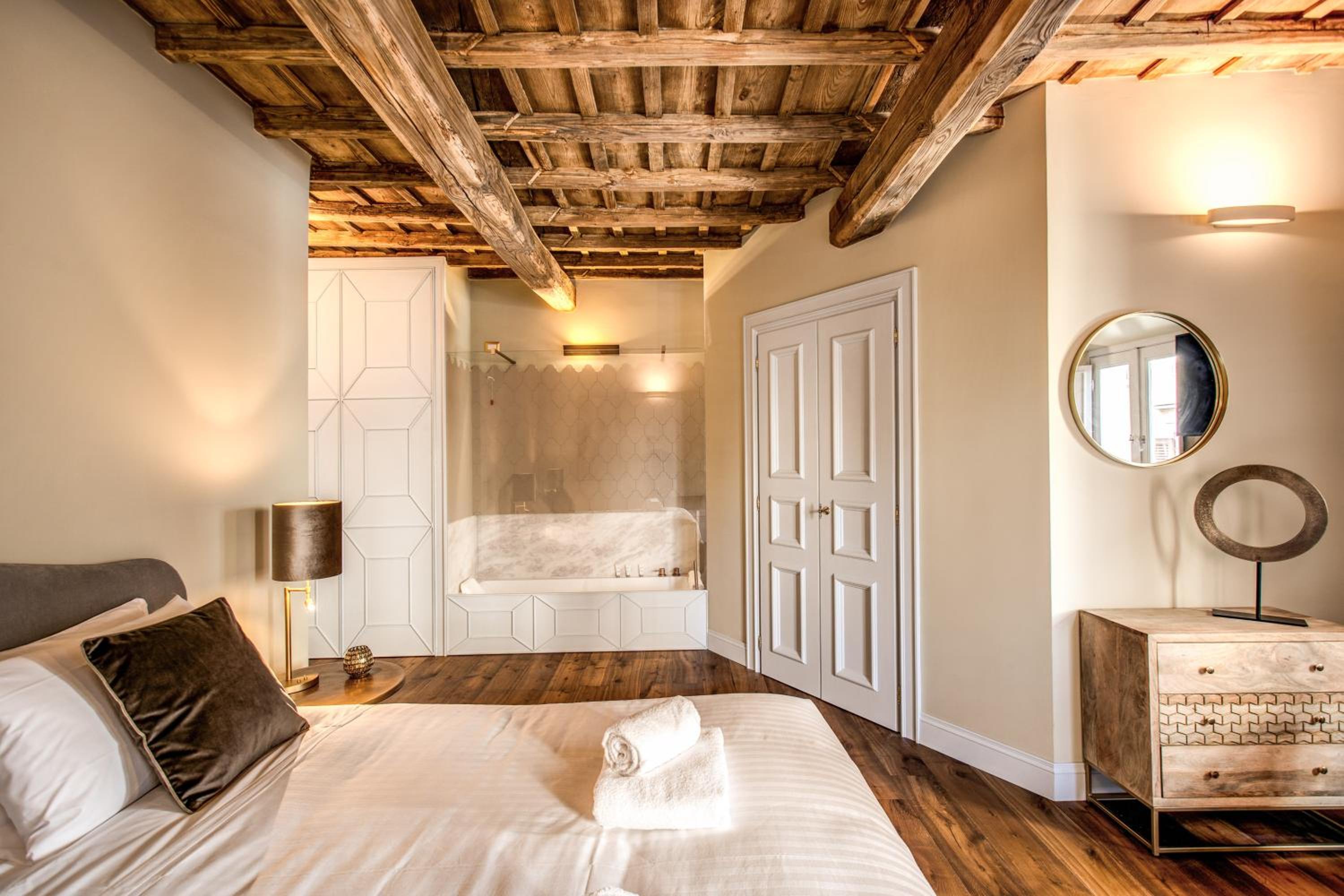 Febo Decharm apartment