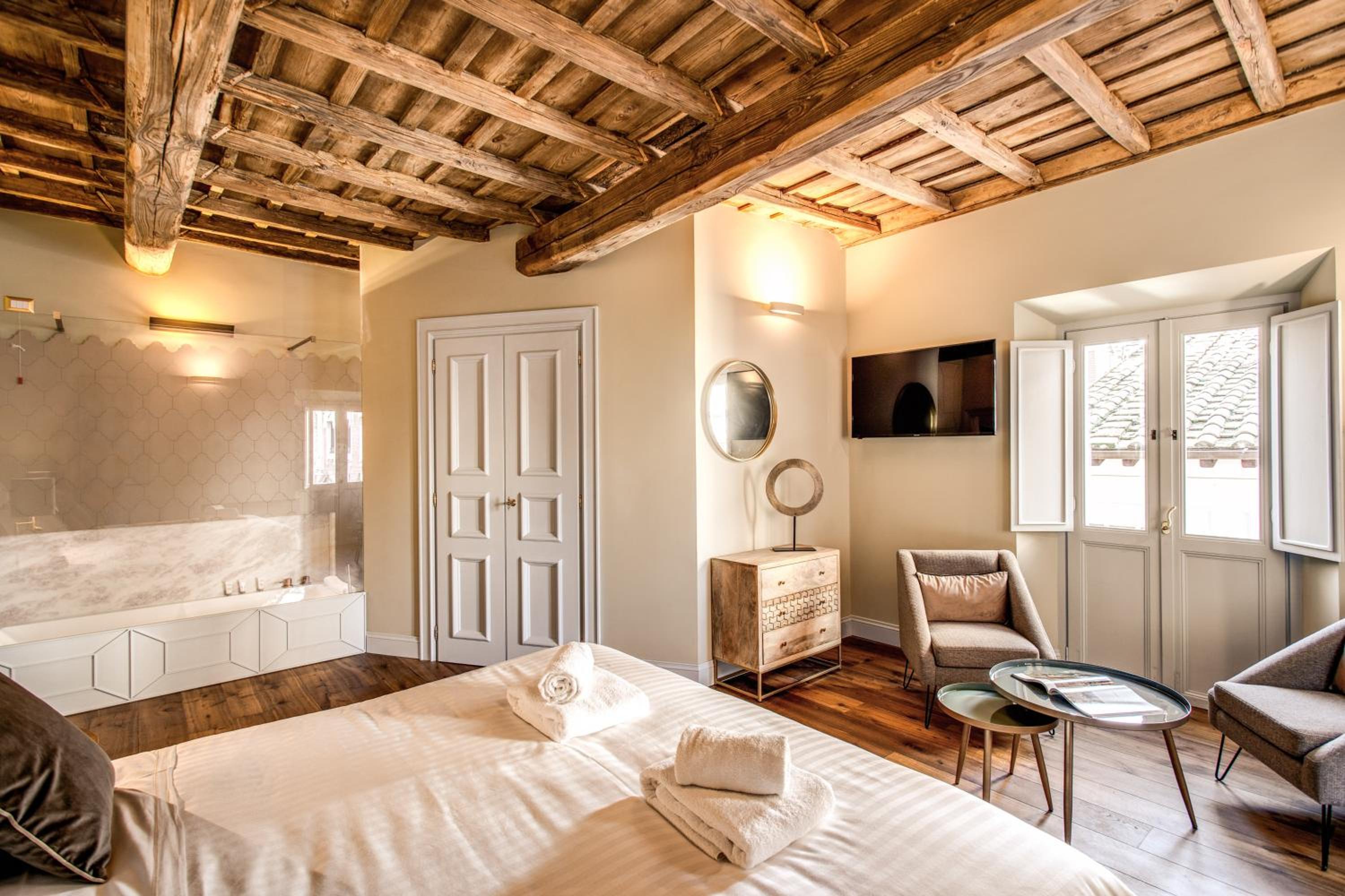 Febo Decharm apartment