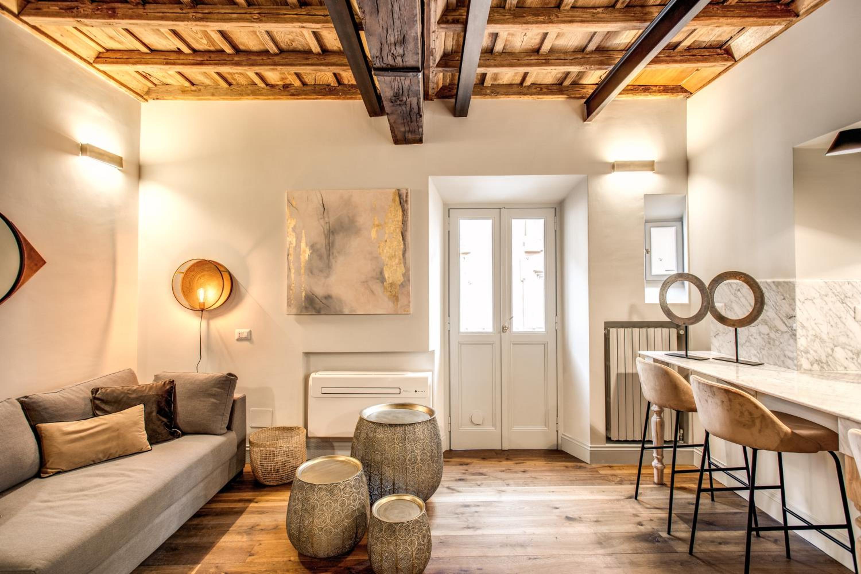 Febo Decharm apartment
