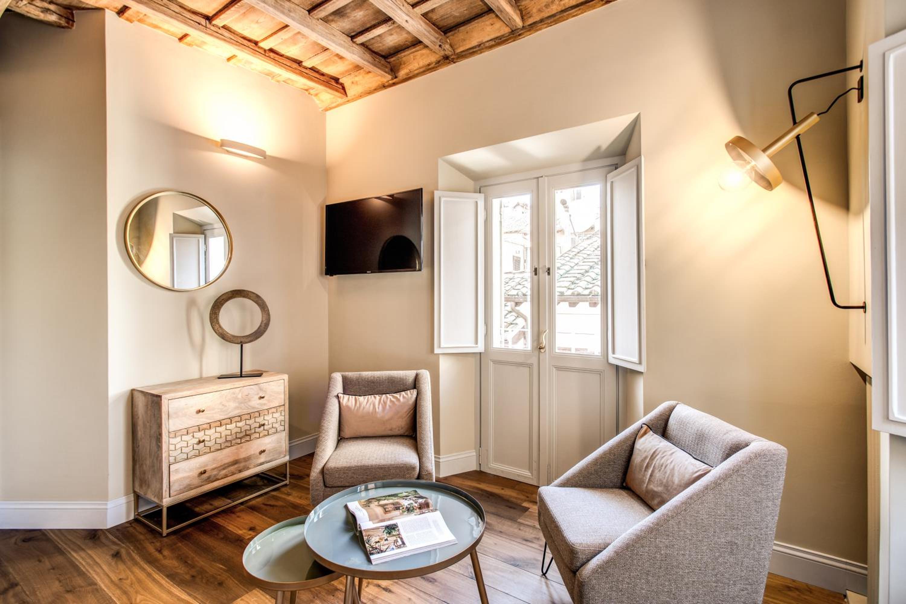 Febo Decharm apartment