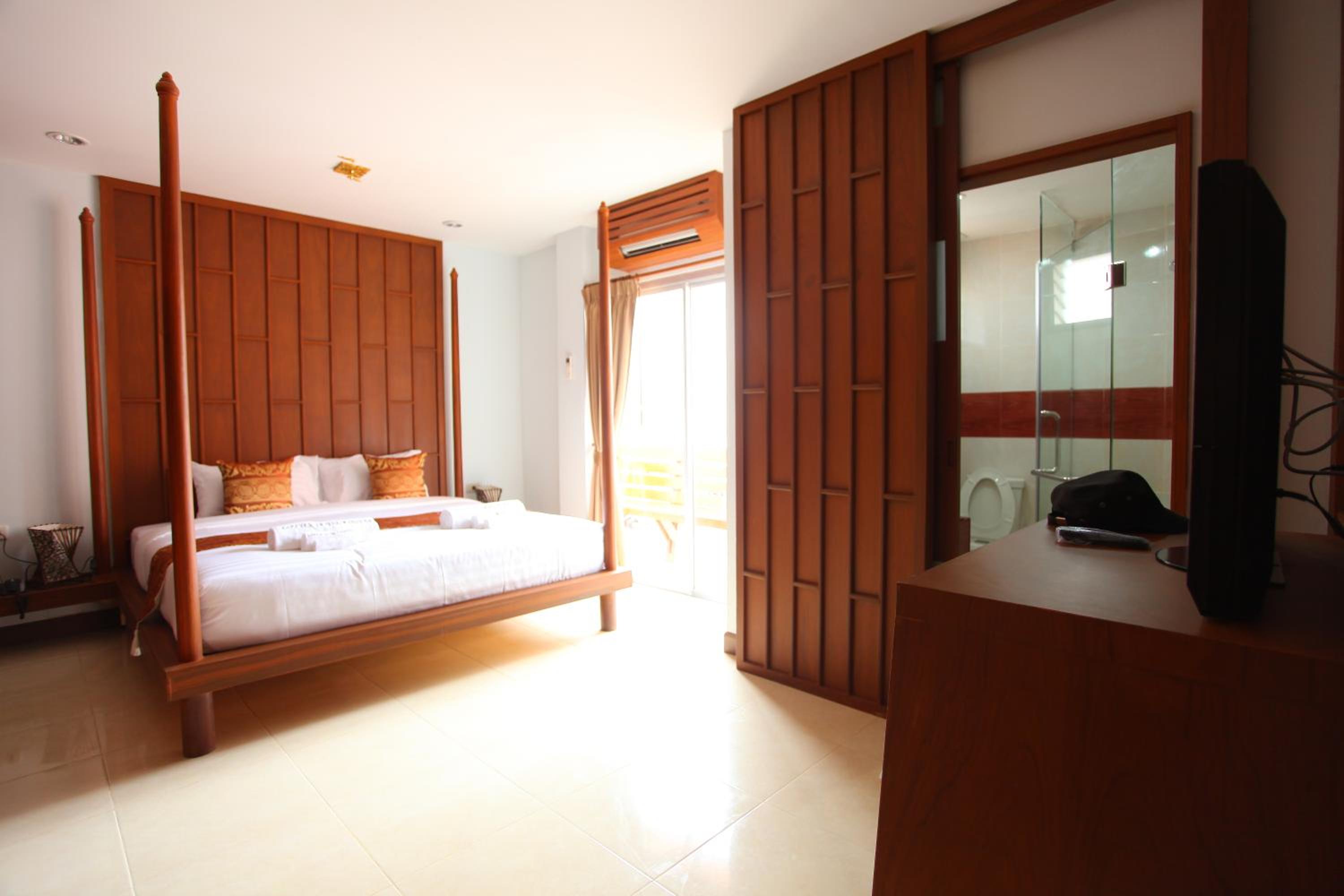 Lotus Hotel Patong
