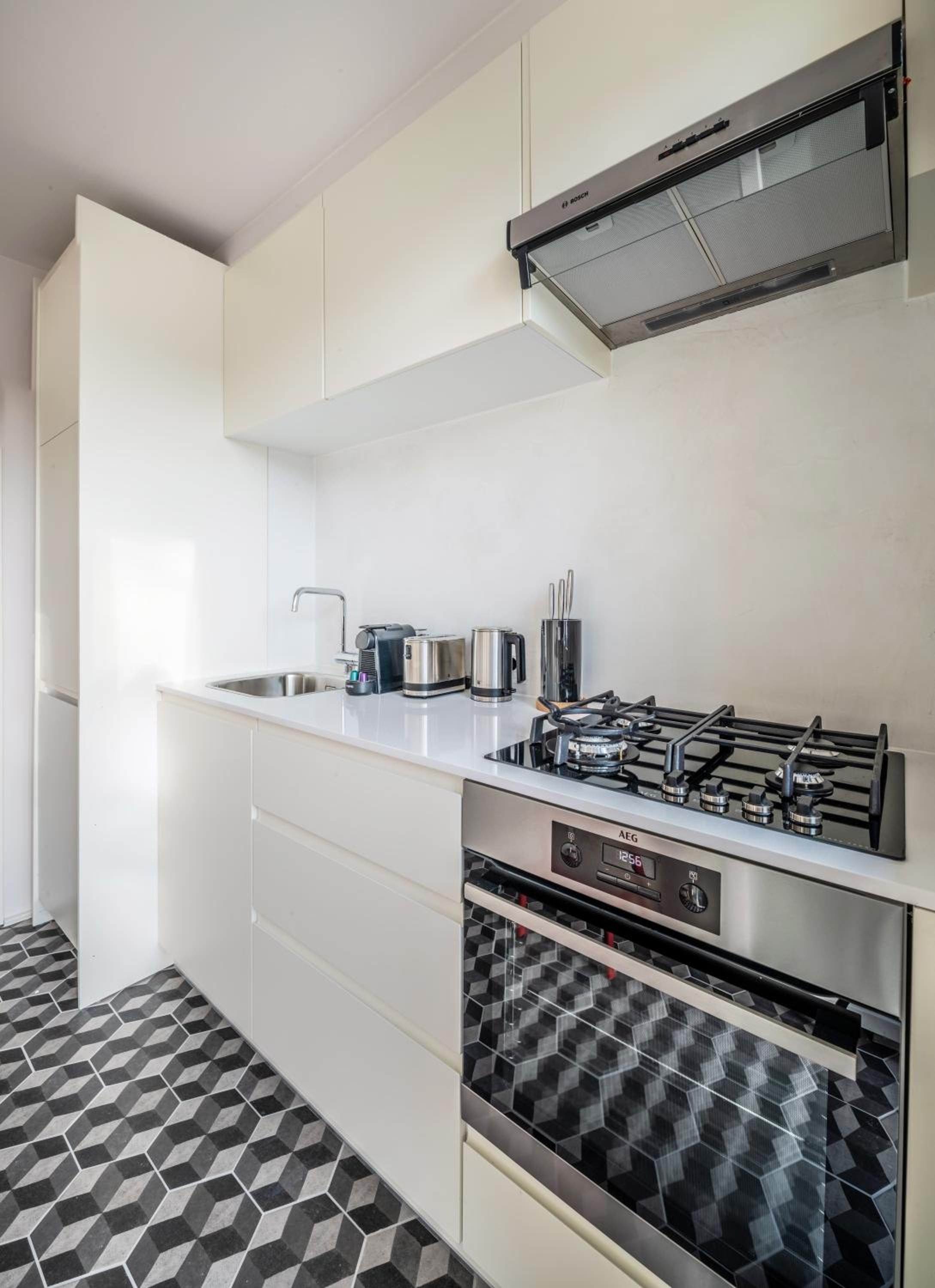 Mini loft 1 bedroom 2 steps from Av Louise view 5