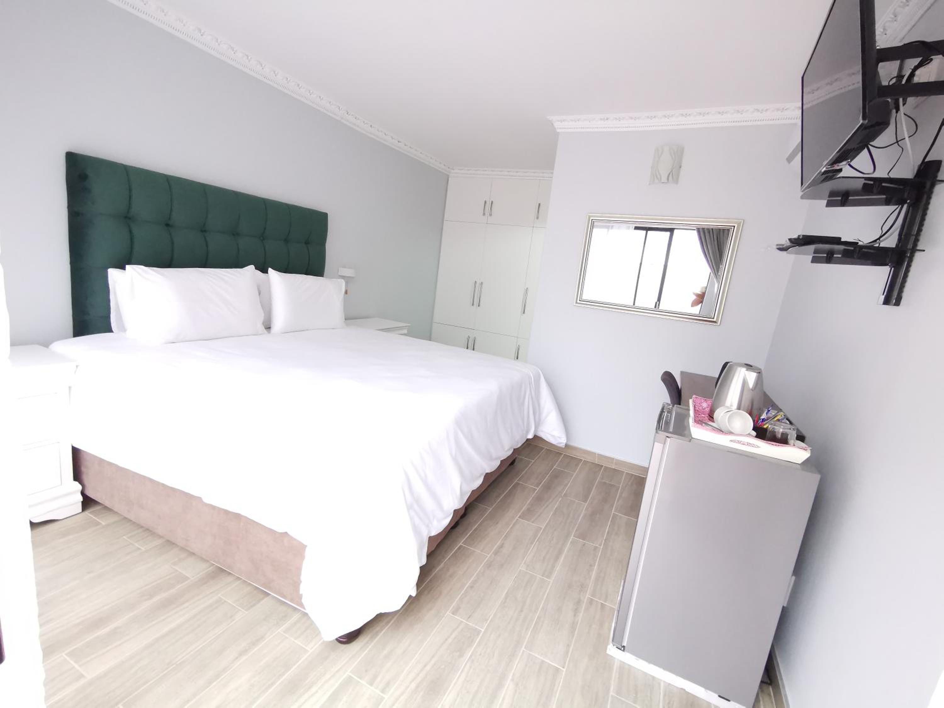Lucolo Palace B&B - East London view 2