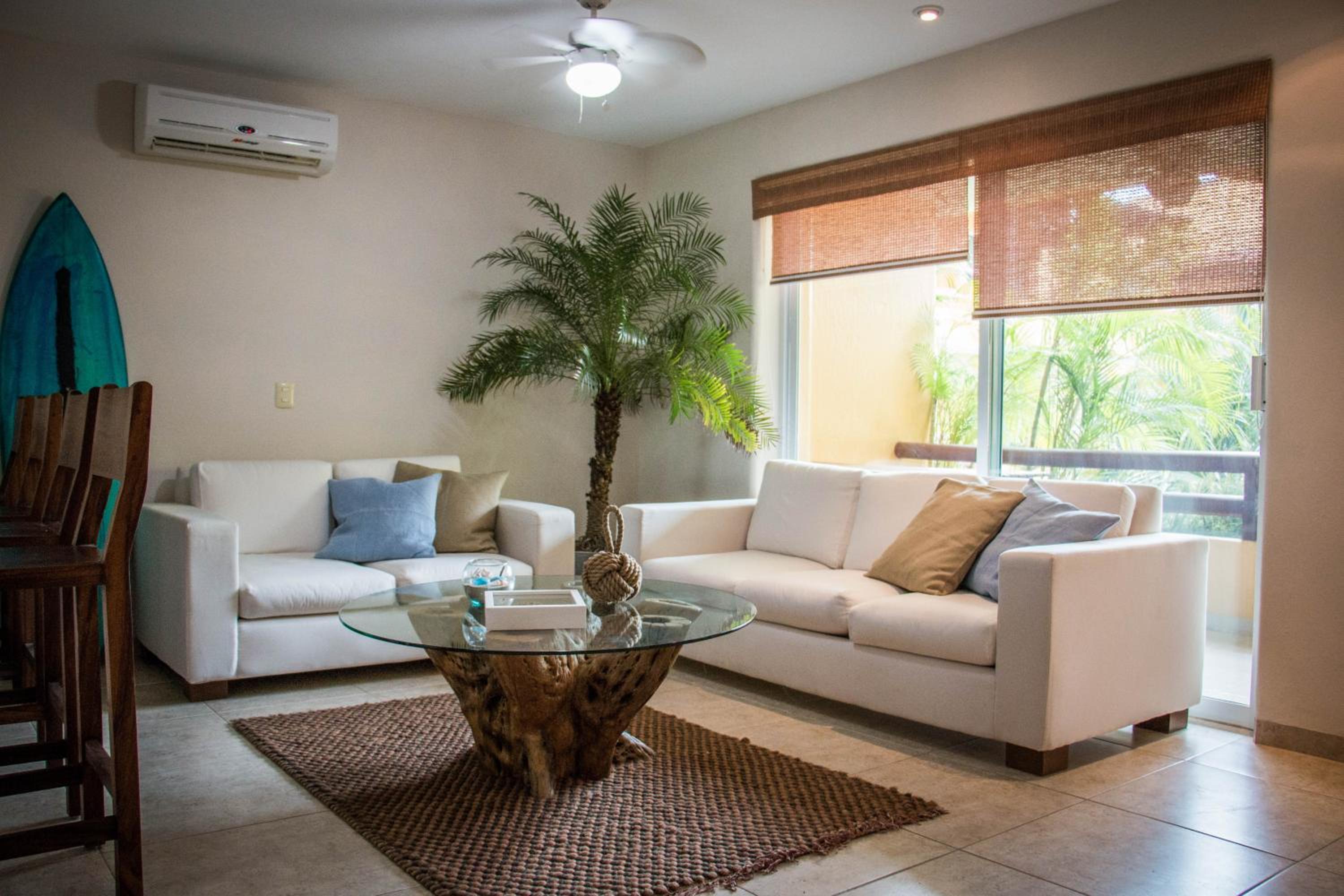 Residencial Los Mangos - Departamento 205 view 2