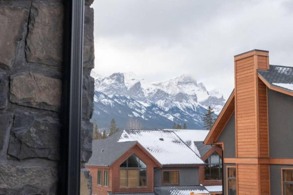 Luxury 1BR King Suite Hot Tub Couple Retreat Central Bridgette Bar