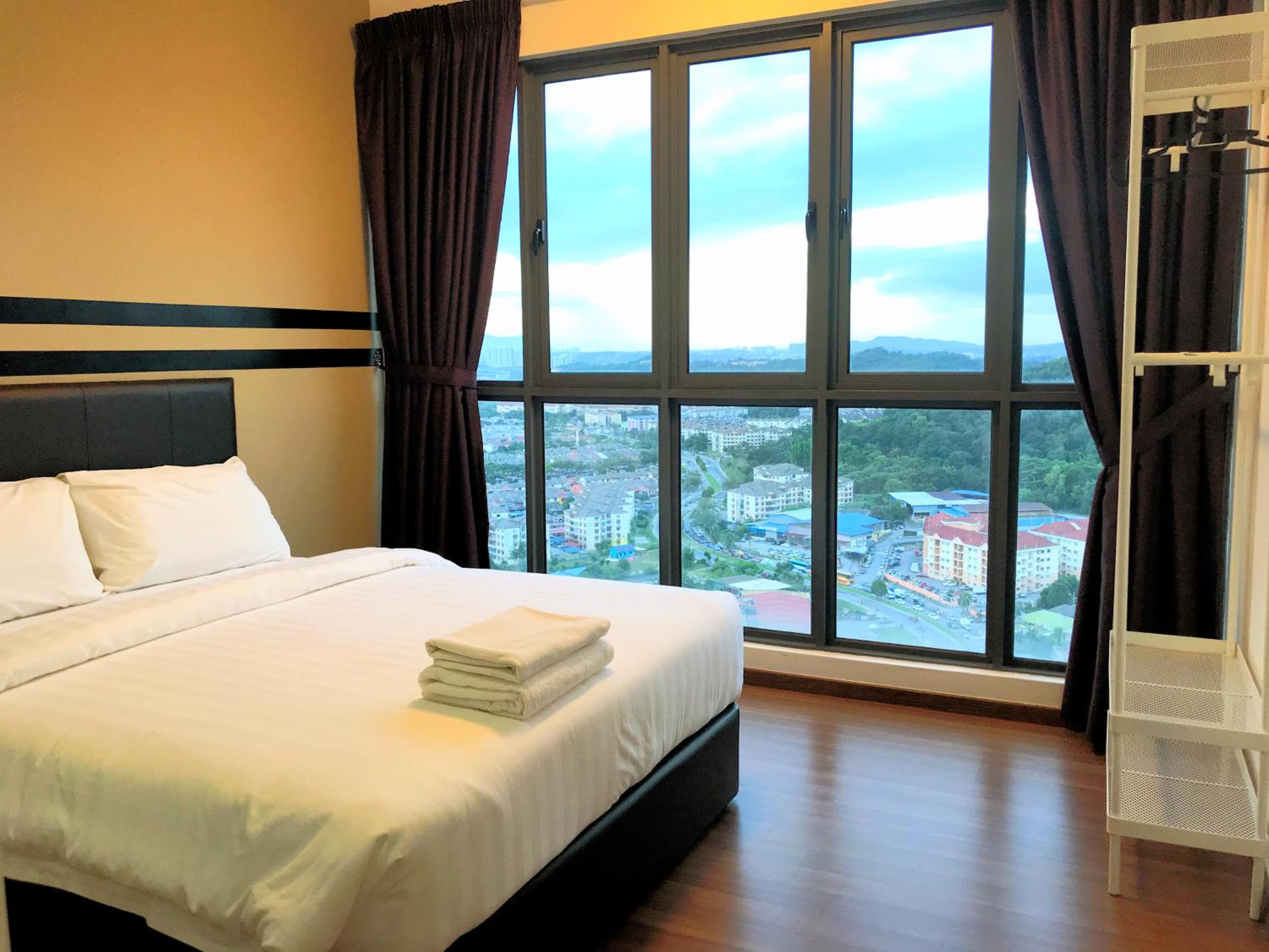 Amerin Mall & Suites