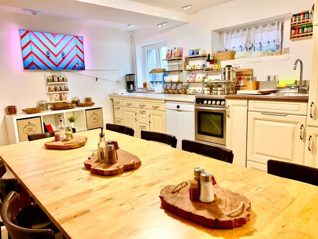 New Hostel Berlin Mitte FREE SNACK hot tea and coffee