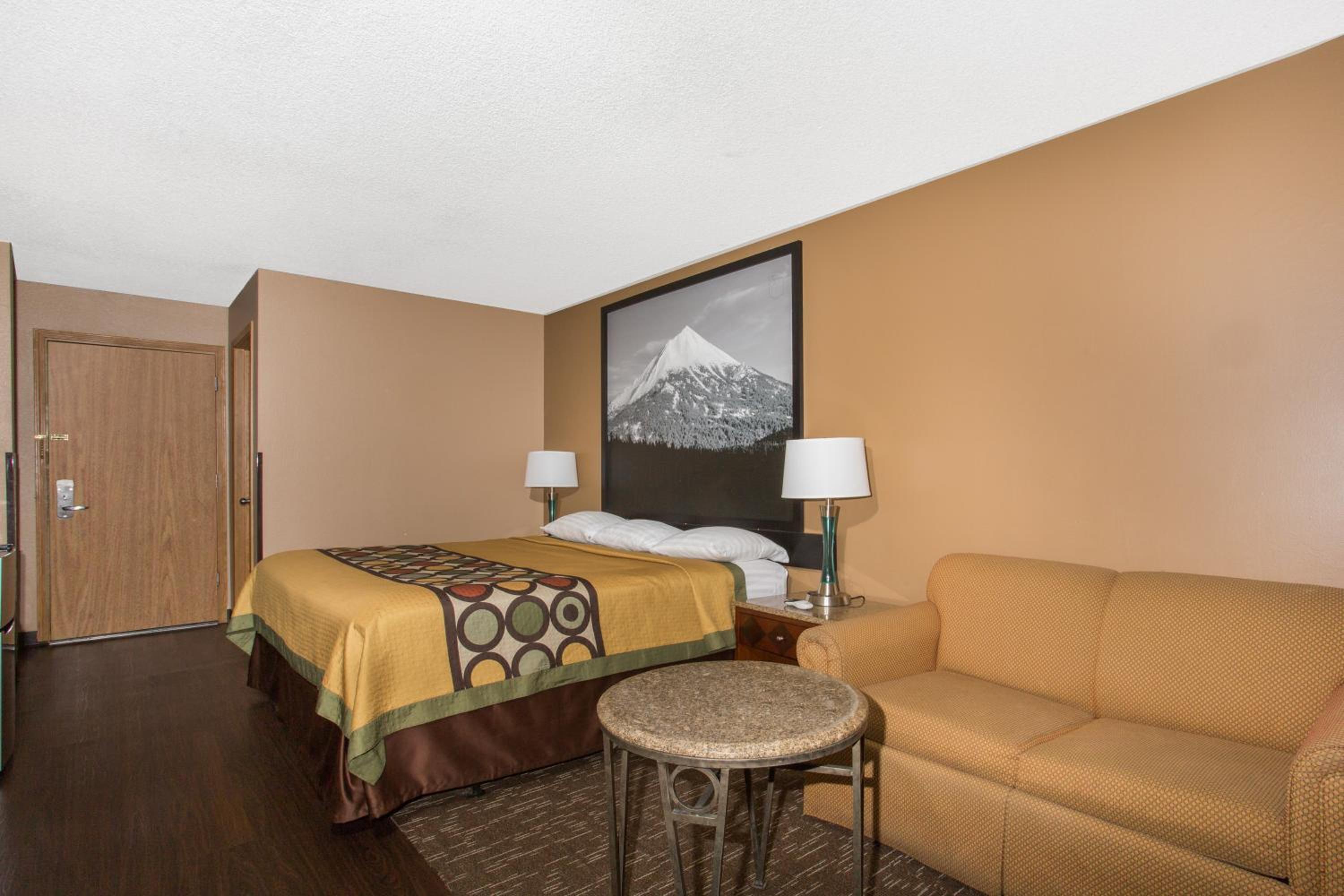 Baker City Vacations - Super 8 by Wyndham Baker City - Property Image 1