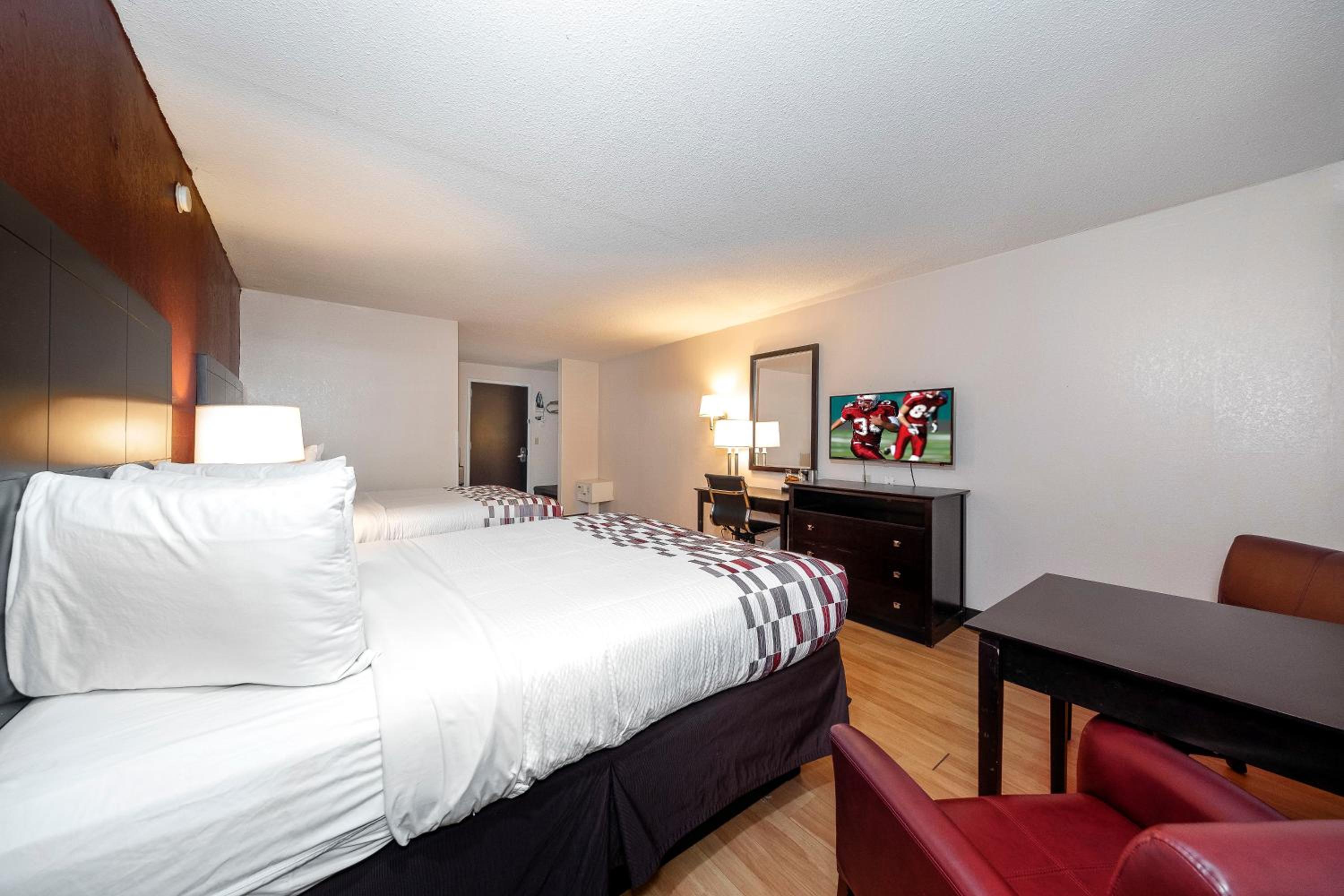 Lumberton Vacations - Red Roof Inn Lumberton - Property Image 10