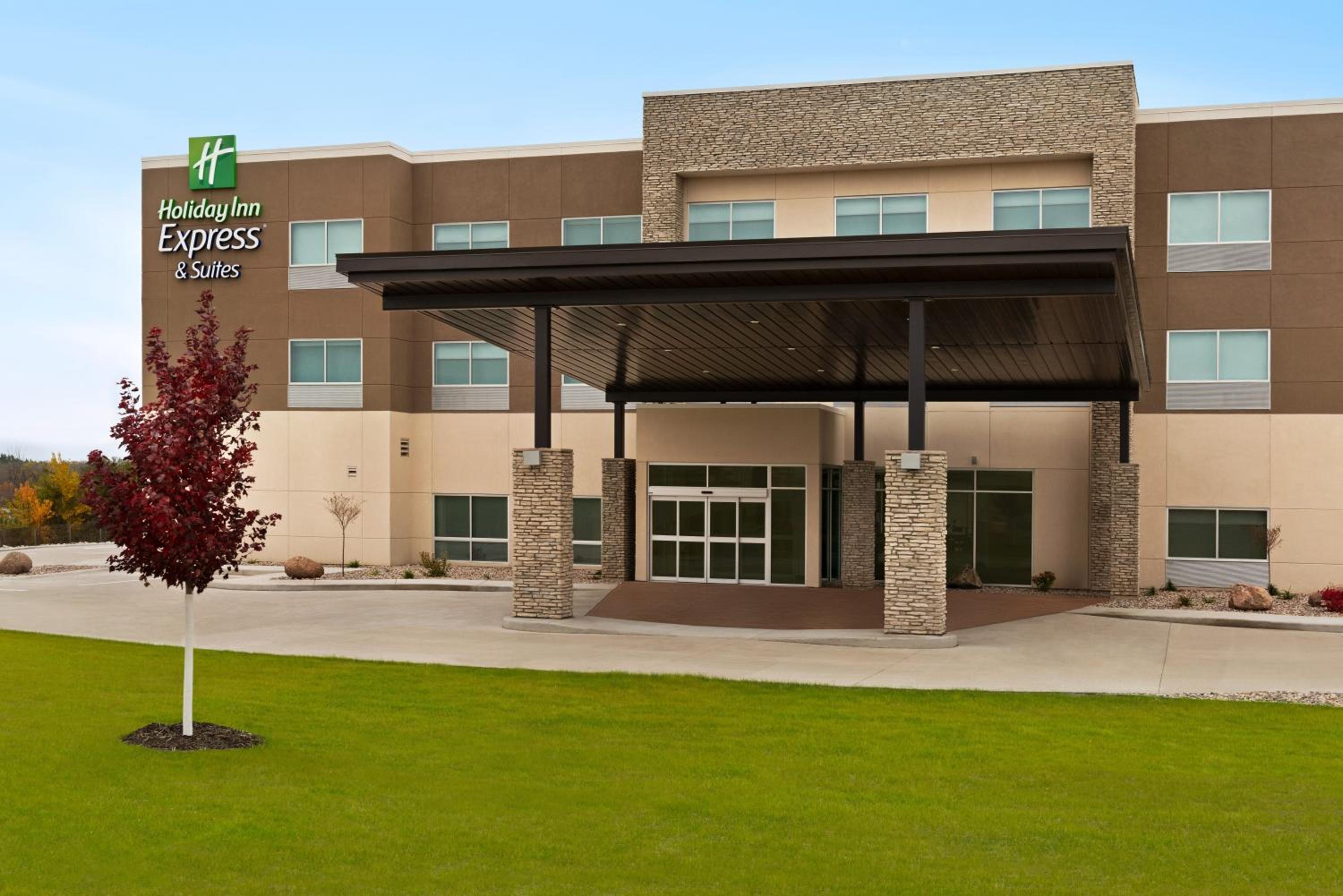 Hotel Holiday Inn Express & Suites - Beaver Dam, an IHG Hotel - Image 1