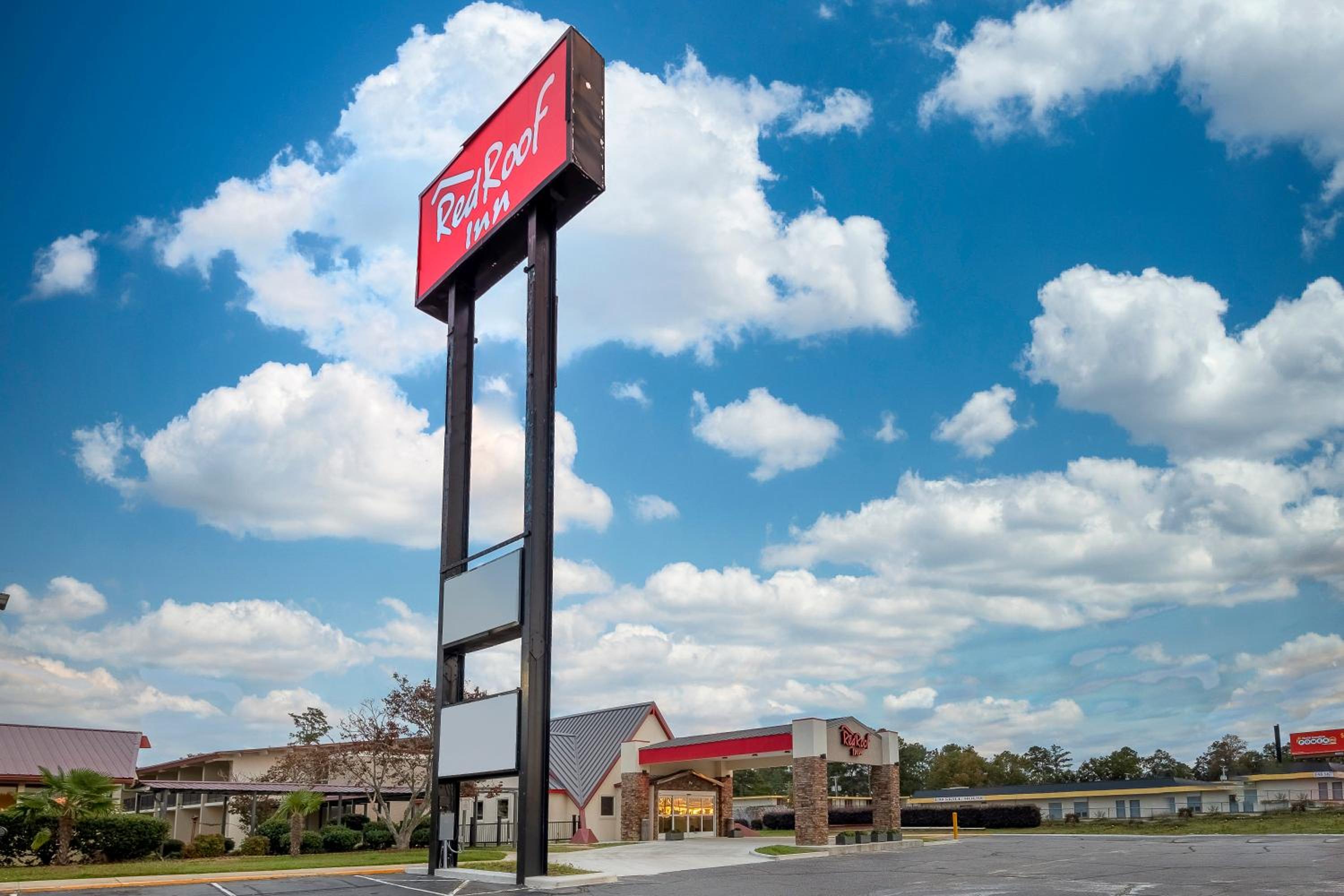 Lumberton Vacations - Red Roof Inn Lumberton - Property Image 4