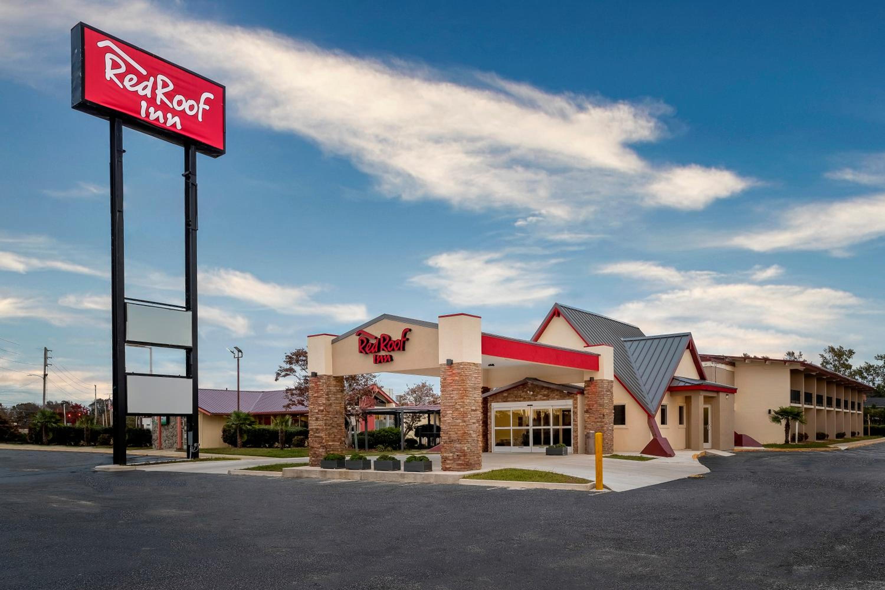 Lumberton Vacations - Red Roof Inn Lumberton - Property Image 1