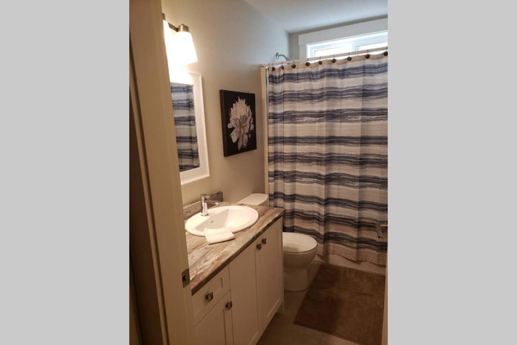 A Cozy Family get away suite in South Nanaimo