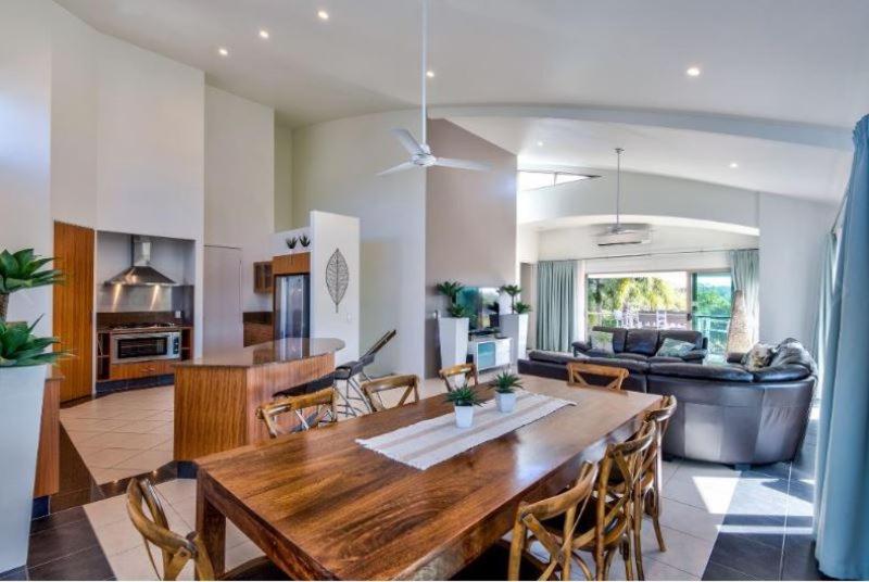 Cooinda Gardens 6 on Hamilton Island by HamoRent