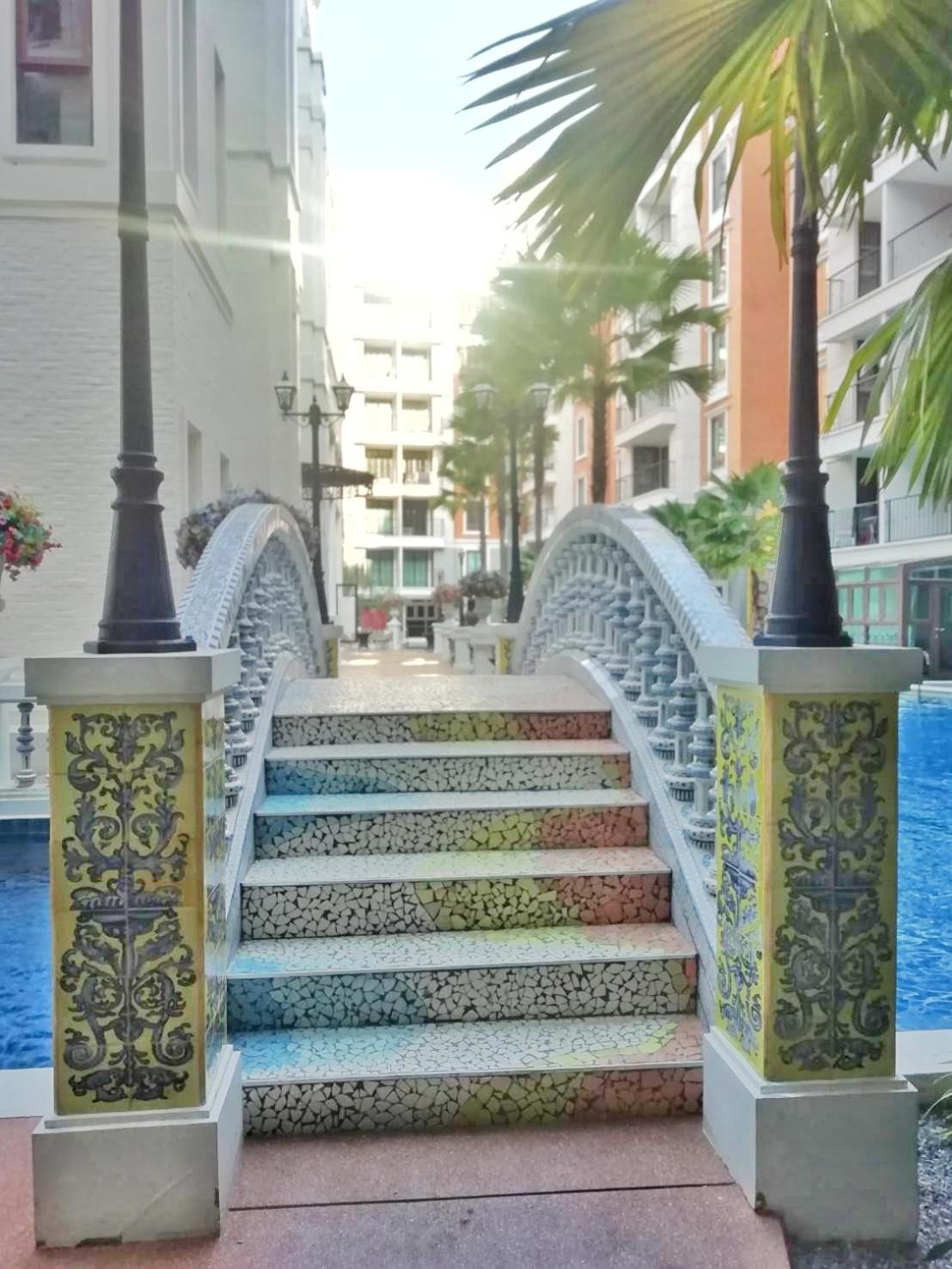 Espana Condo by Som