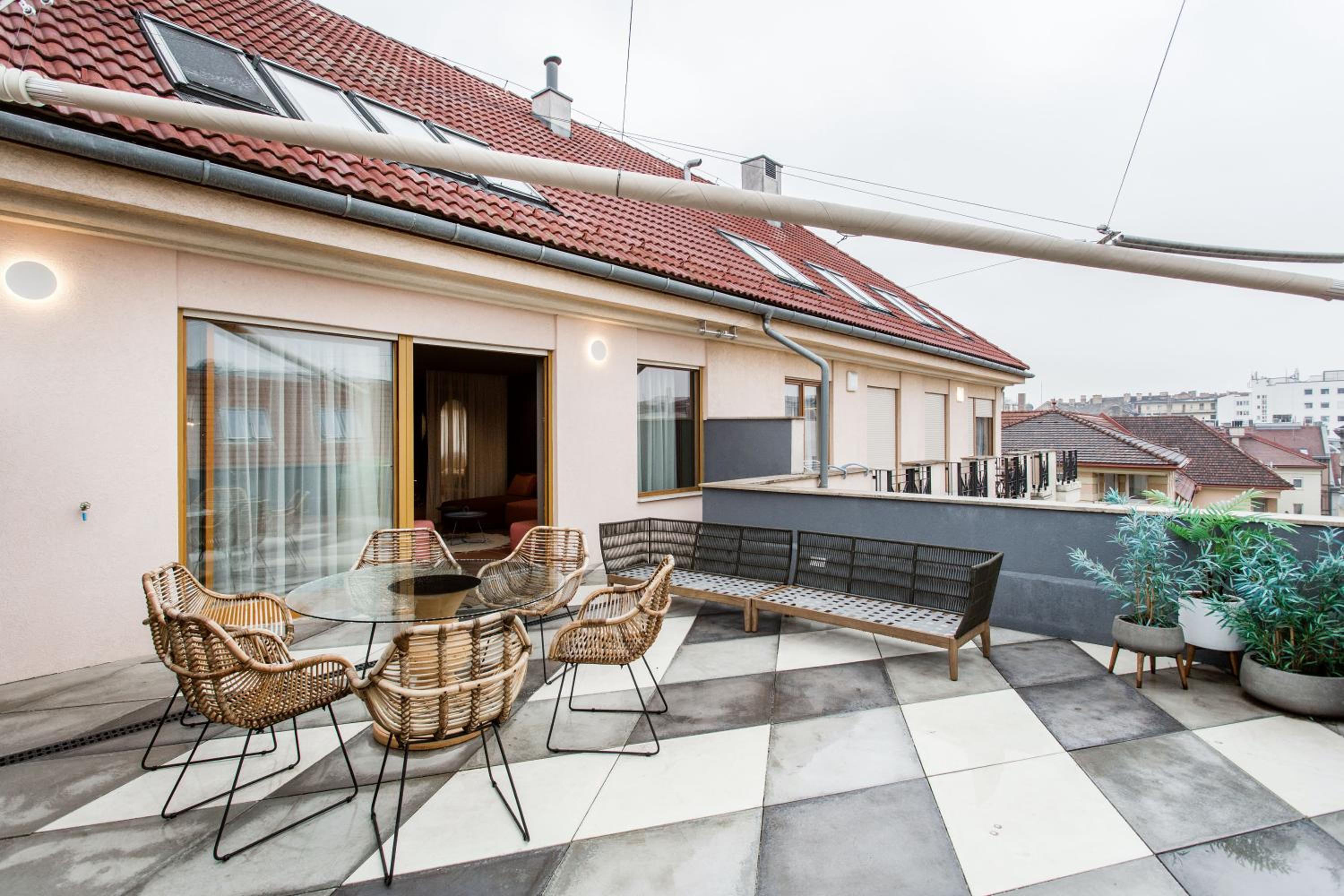 K52 luxury 4BDRM 4BTHRM apartment view 3