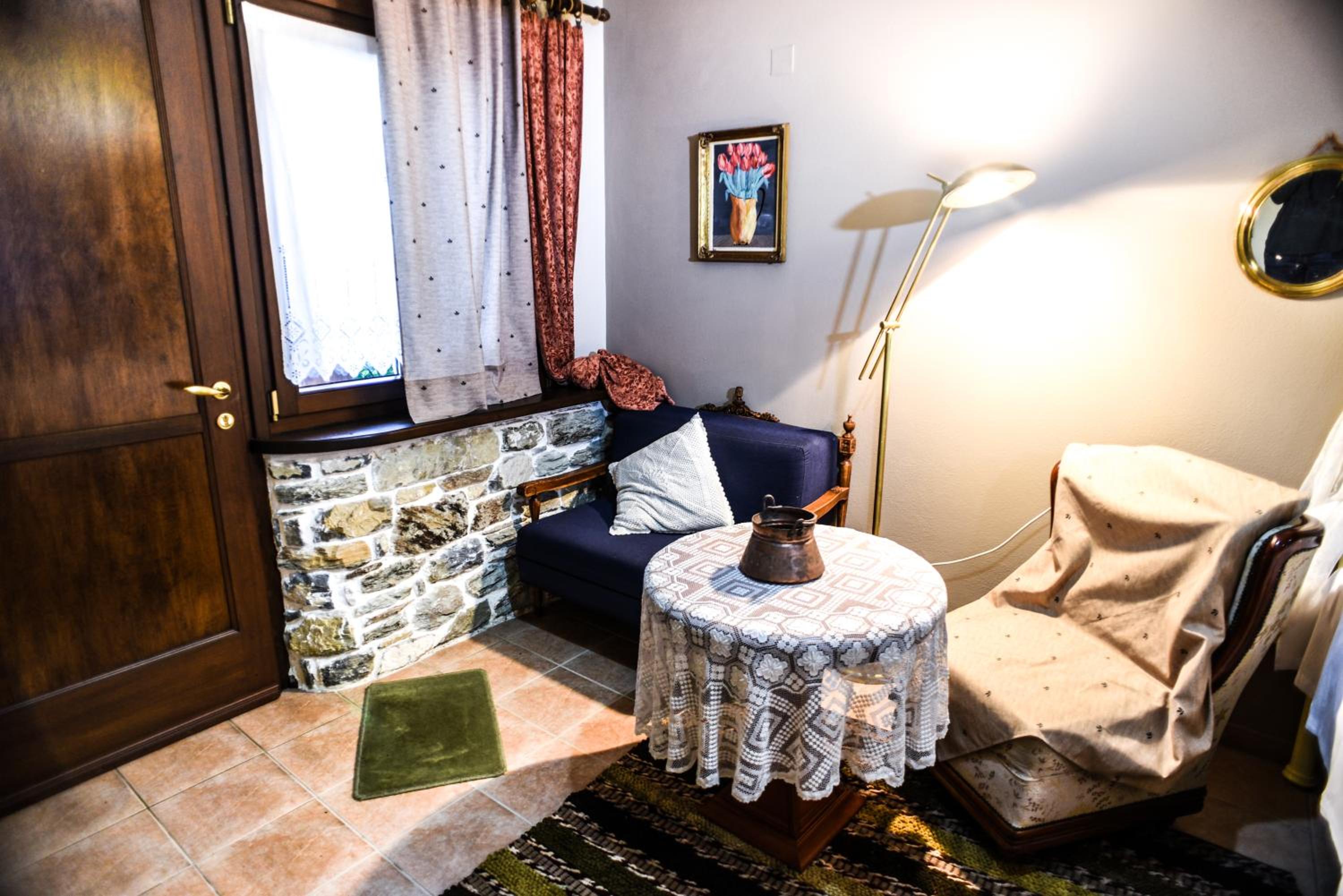 Victoria's Country Apartments view 4