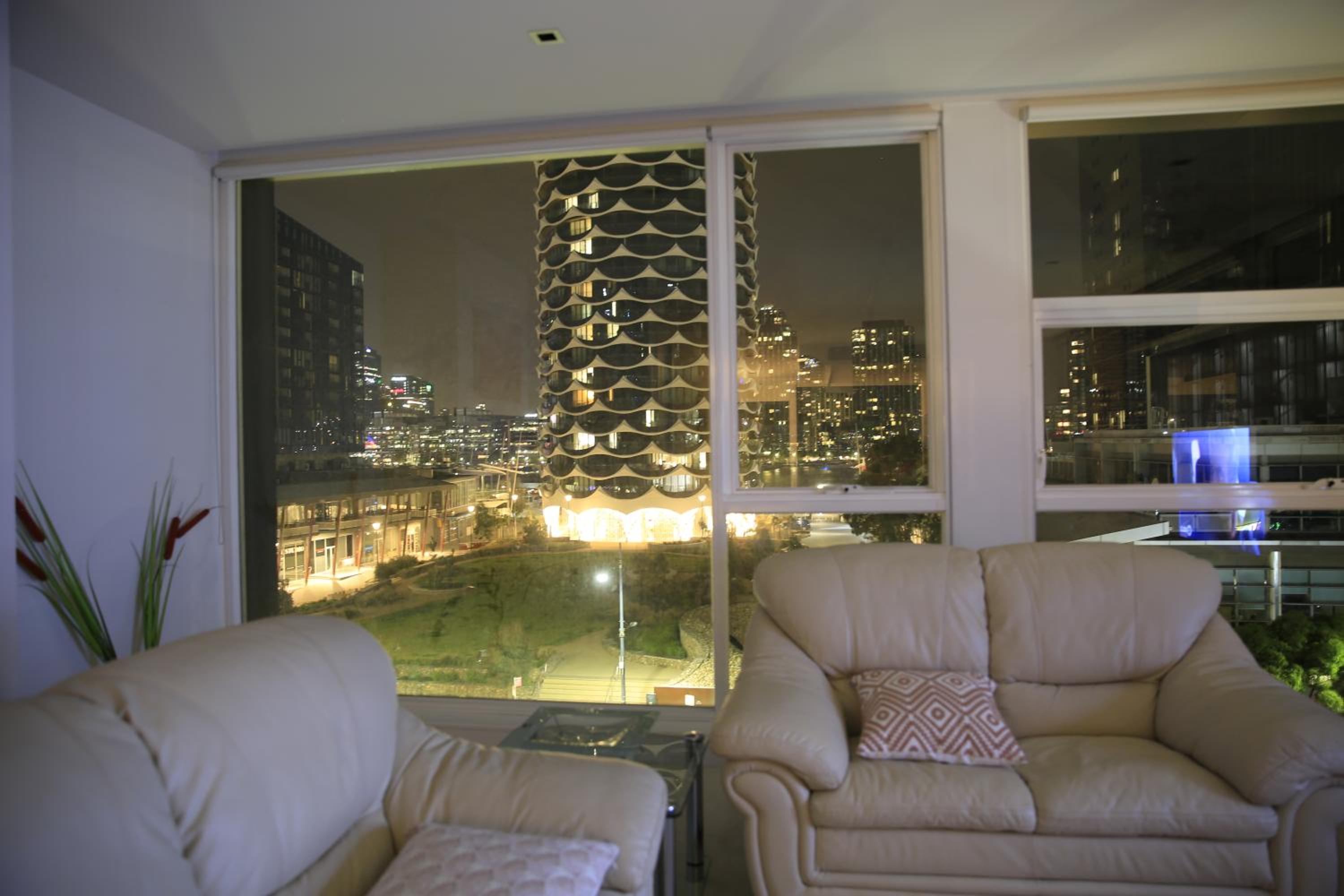 Docklands Luxury Penthouse Right Above The District Docklands view 2