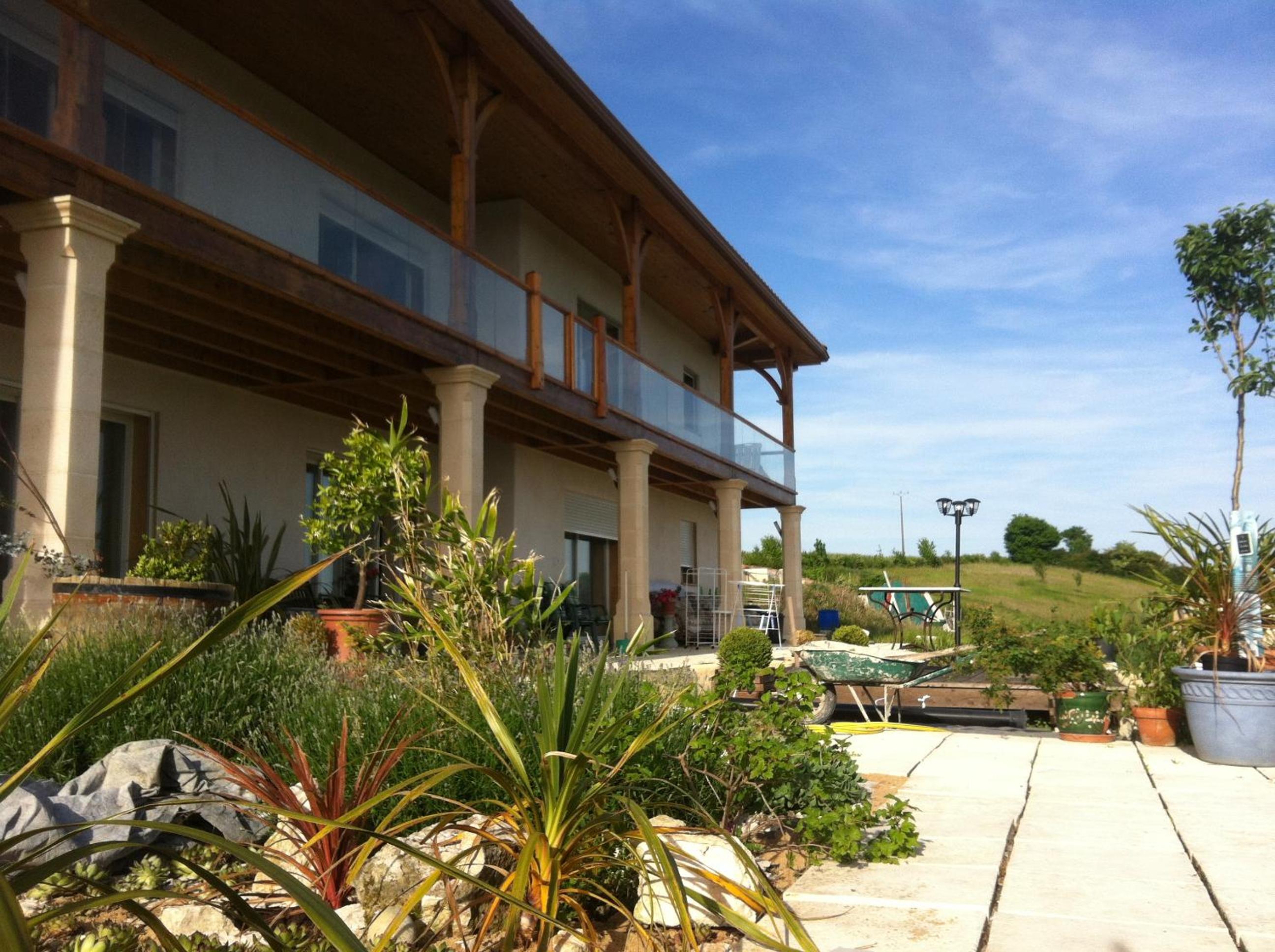 La Découverte, Jacuzzi, Sauna, et Terrasse avec vue sur lac à la campagne entre Toulouse et Auch view 2