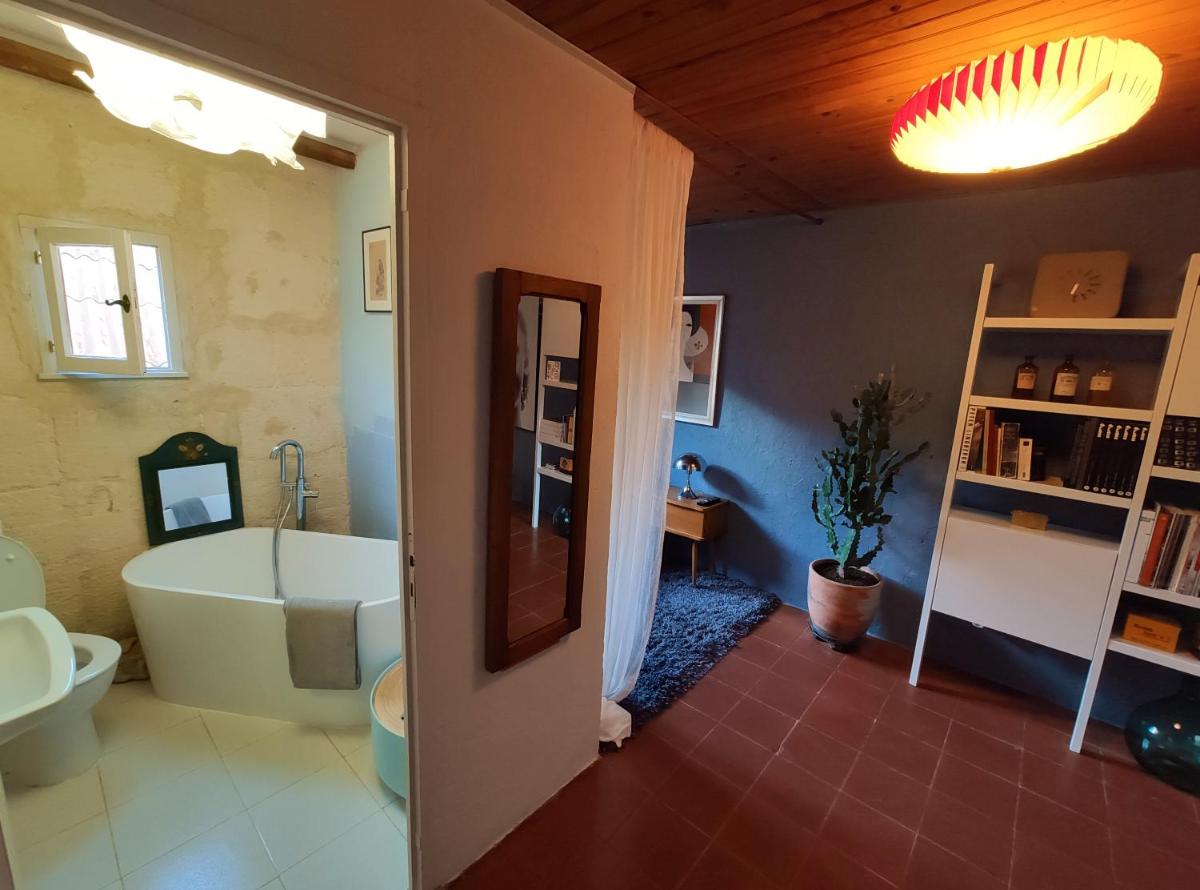 At Home in Arles view 5