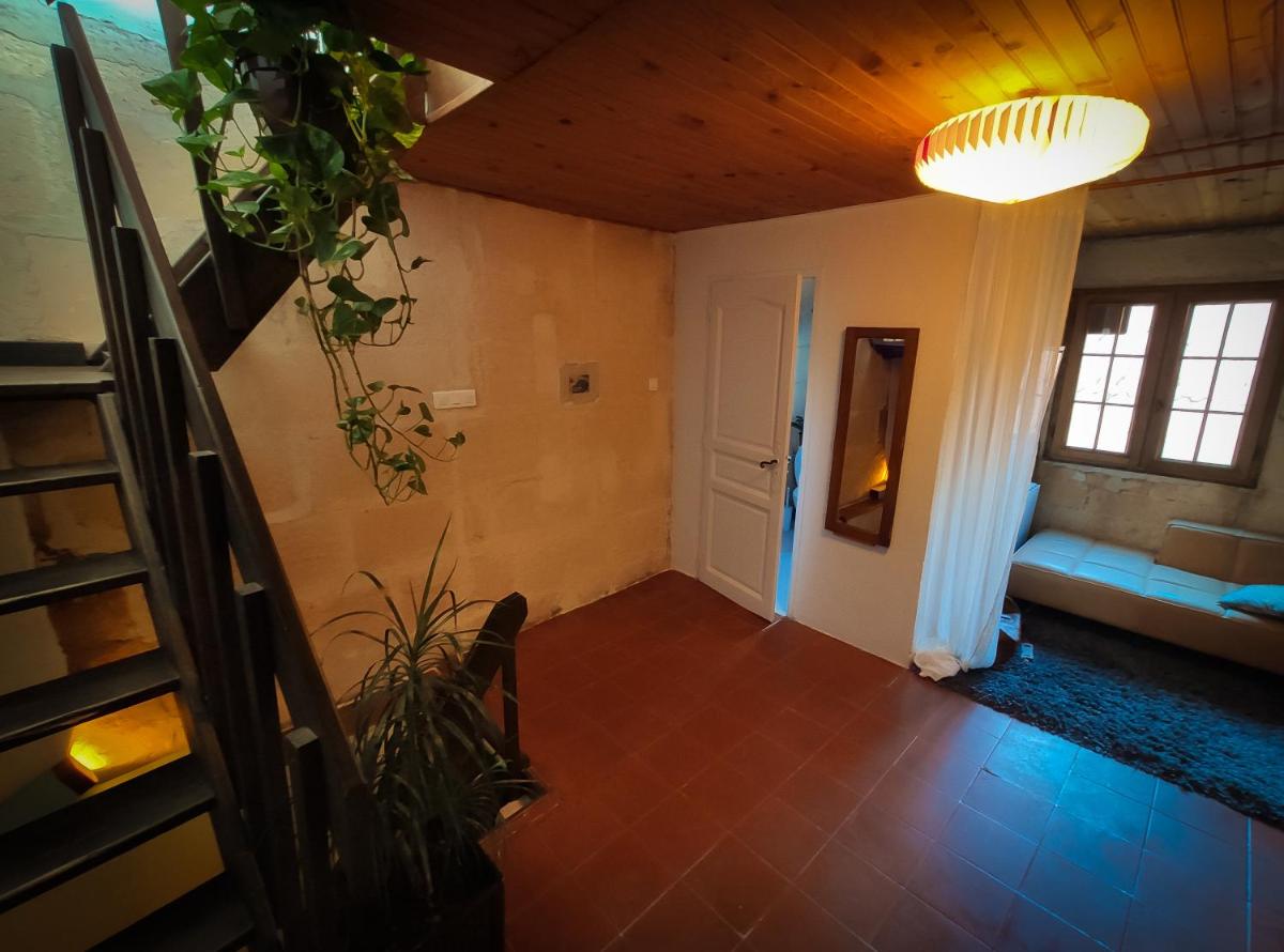 At Home in Arles view 3