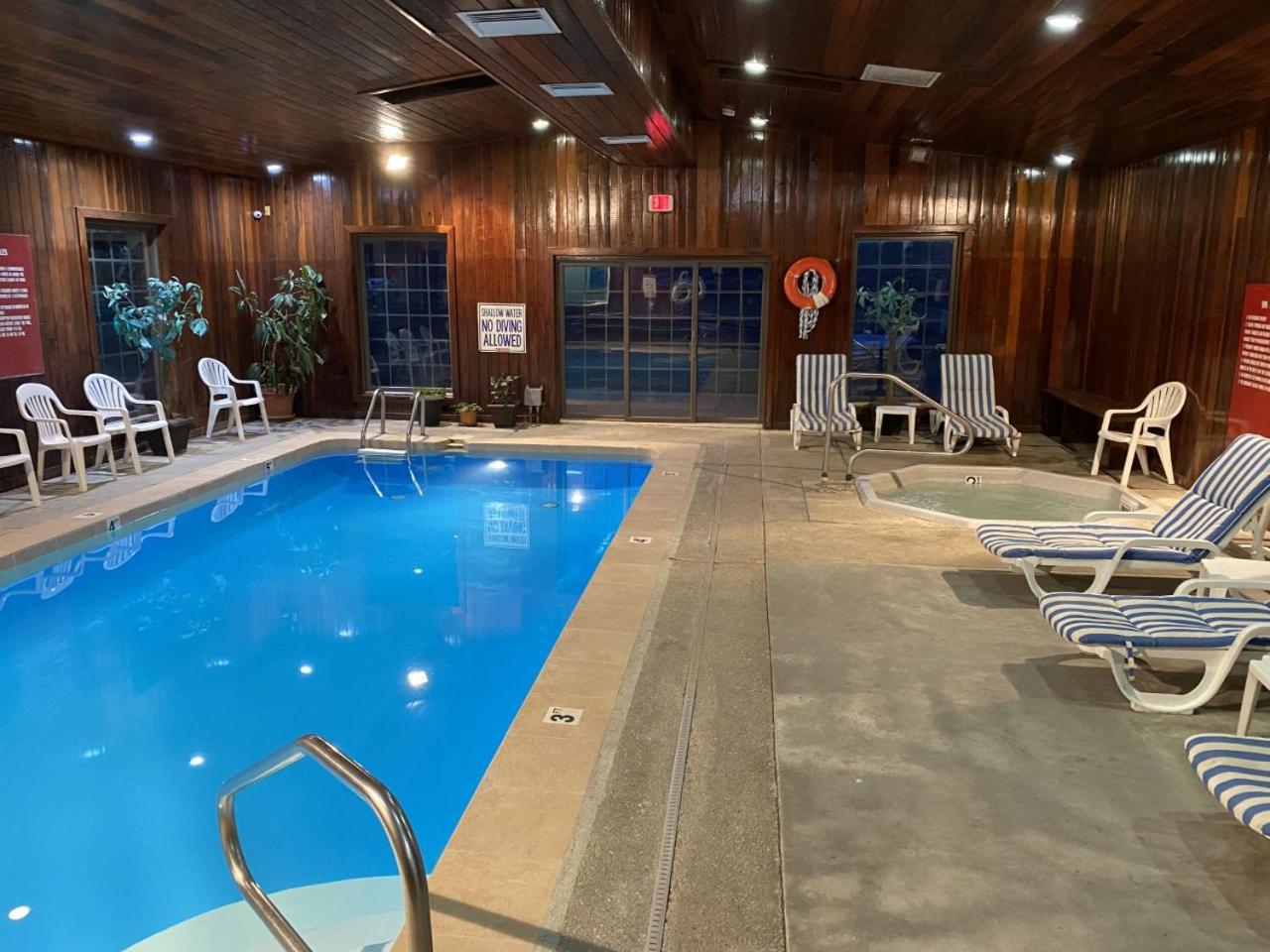 Gillette Vacations - Budget Inn Express - Property Image 2