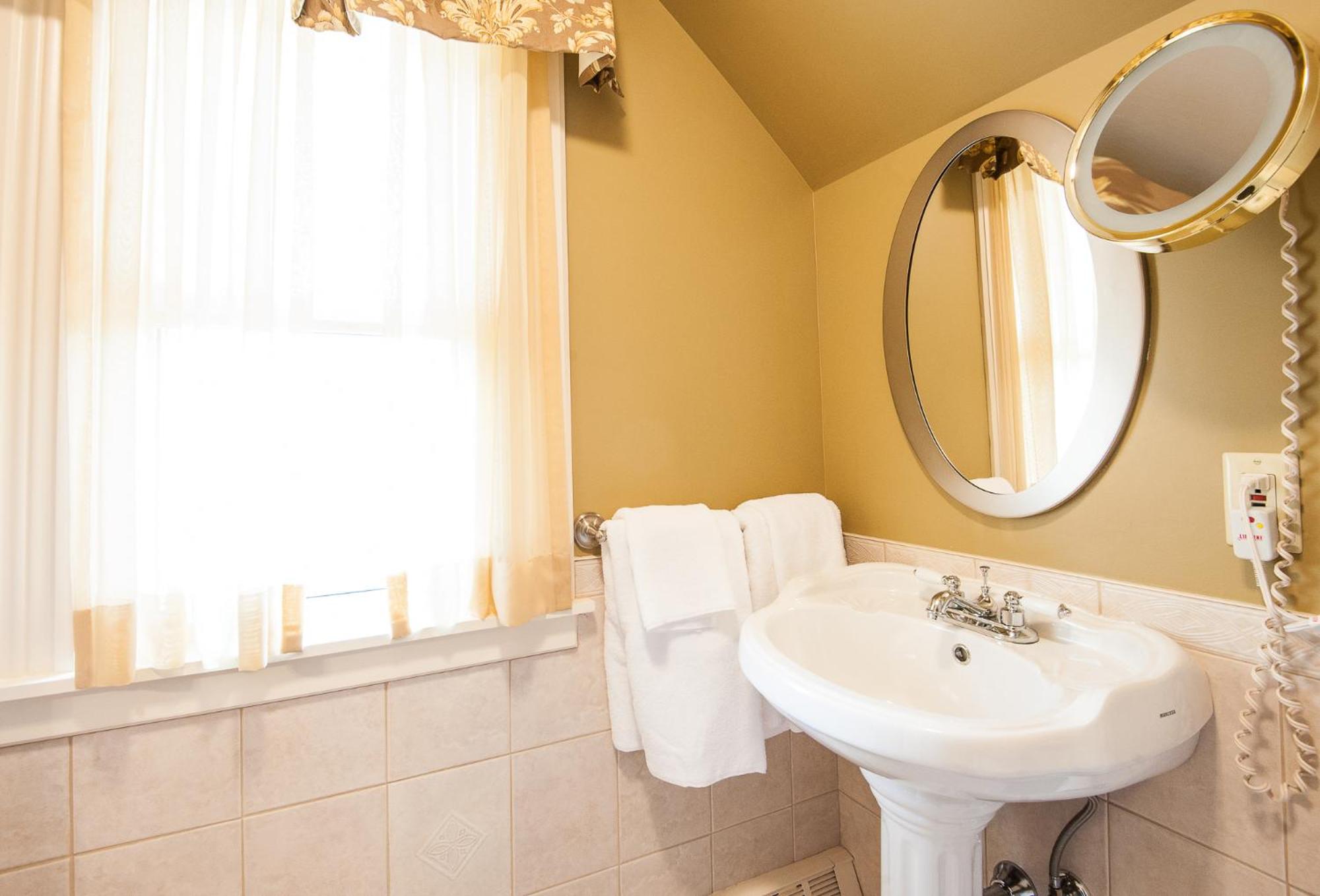 Dundee Arms Inn - Image 2