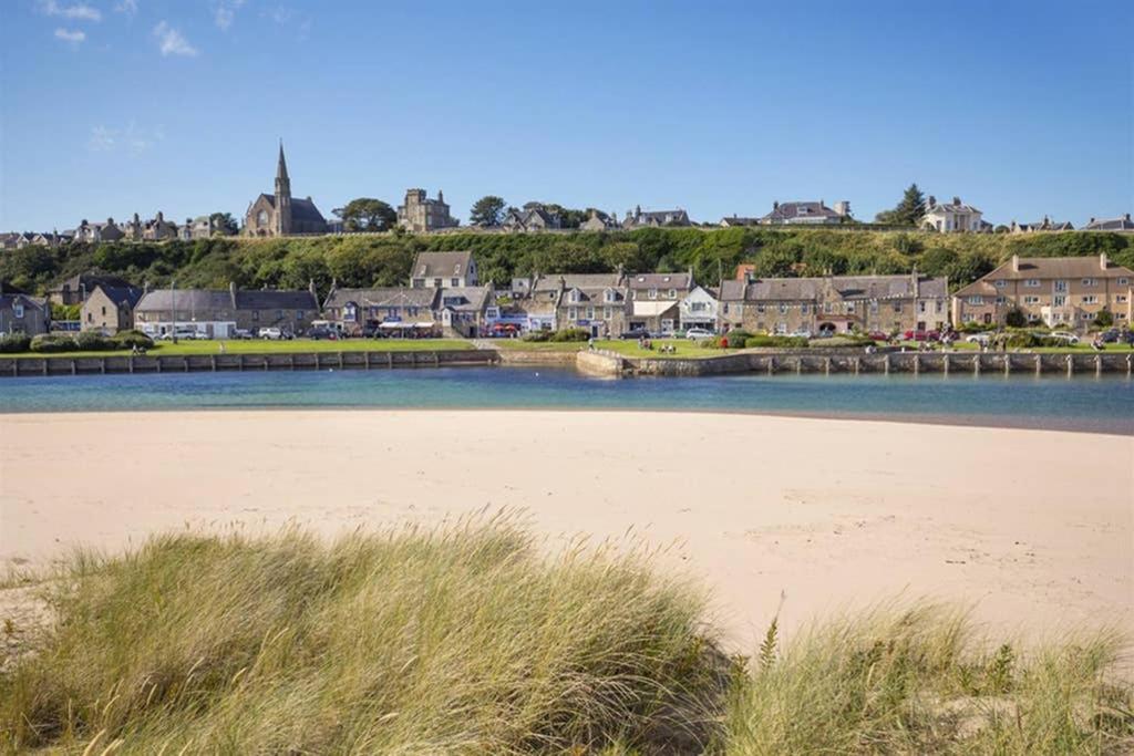 Skerry View - Overlooking the Moray Firth - close to Beaches, Harbour, Shops and Restaurants, photo 4