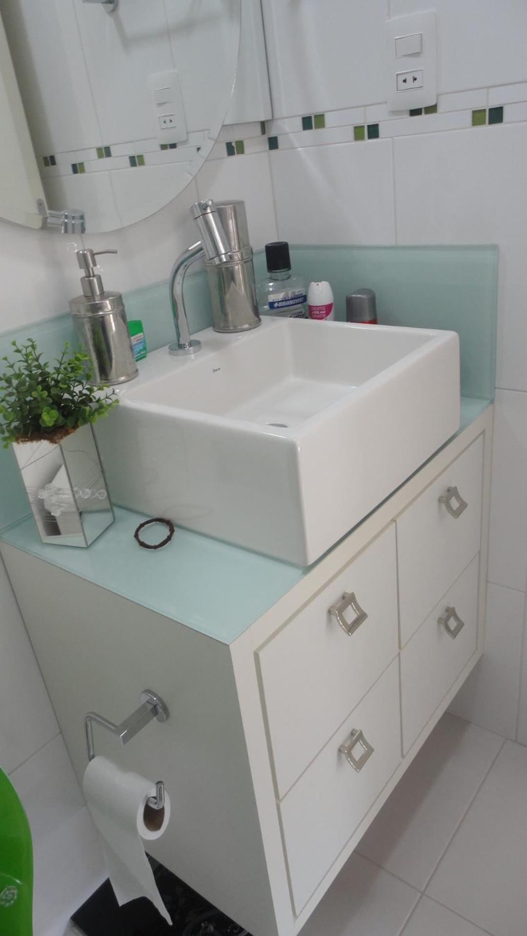 QUARTO TOP no CENTR0 com Cama Box de casal - acomoda até 2 pessoas - Home Office - WIFI - Smart TV com Apps Youtube - Cozinha - banheiro - Sala de Estar - 