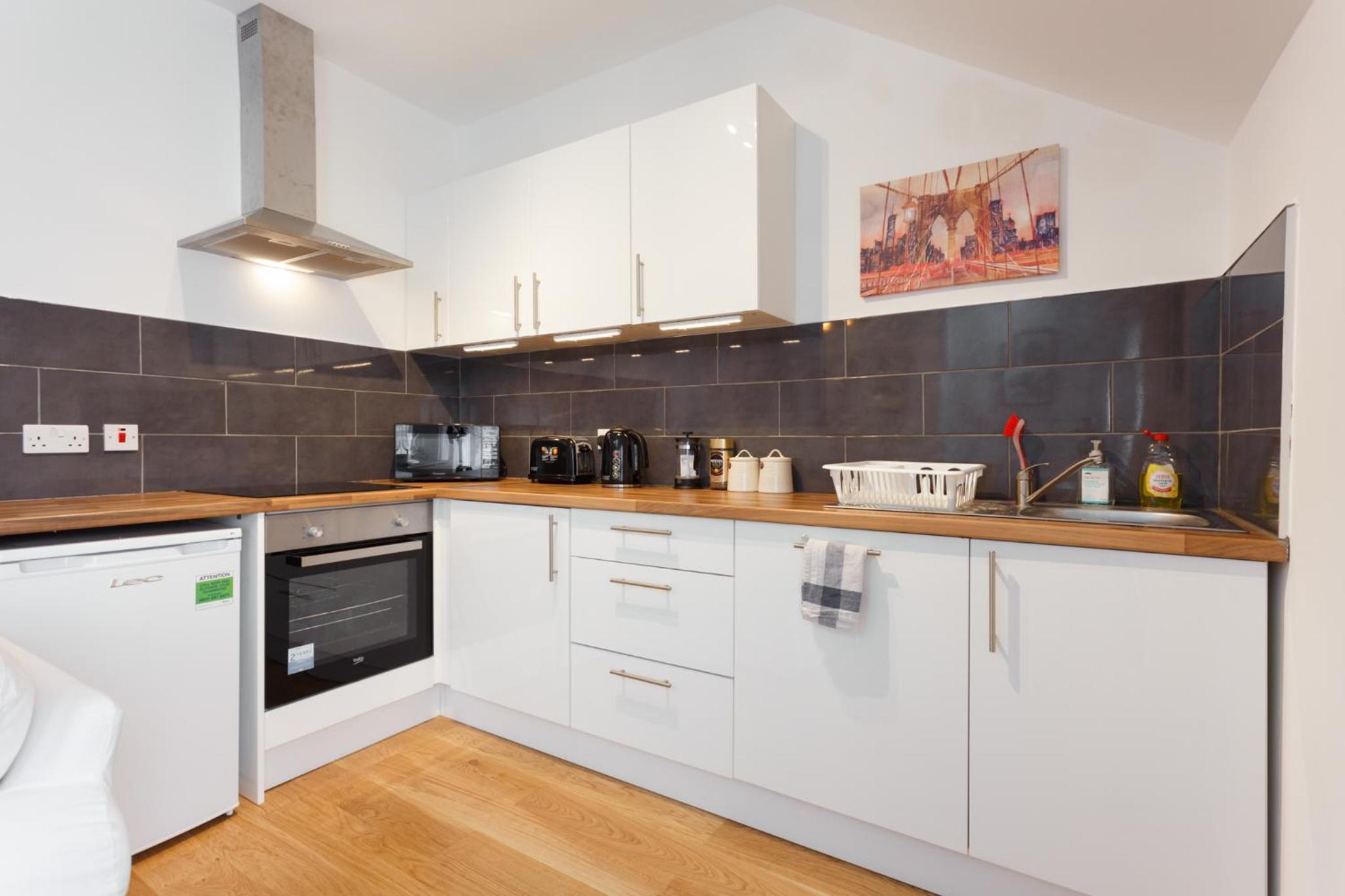 Charming, Well-Equipped Apt - 5 Minutes From Beach view 2
