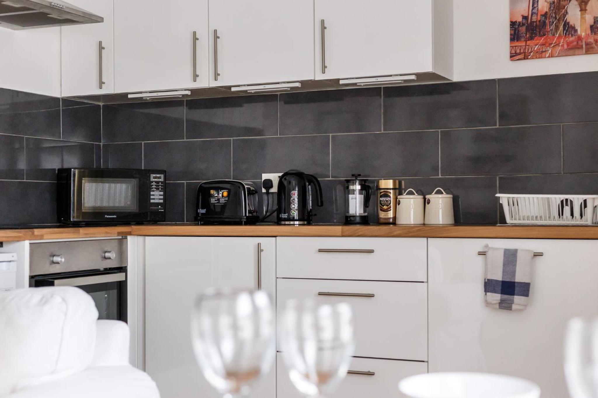 Charming, Well-Equipped Apt - 5 Minutes From Beach view 3
