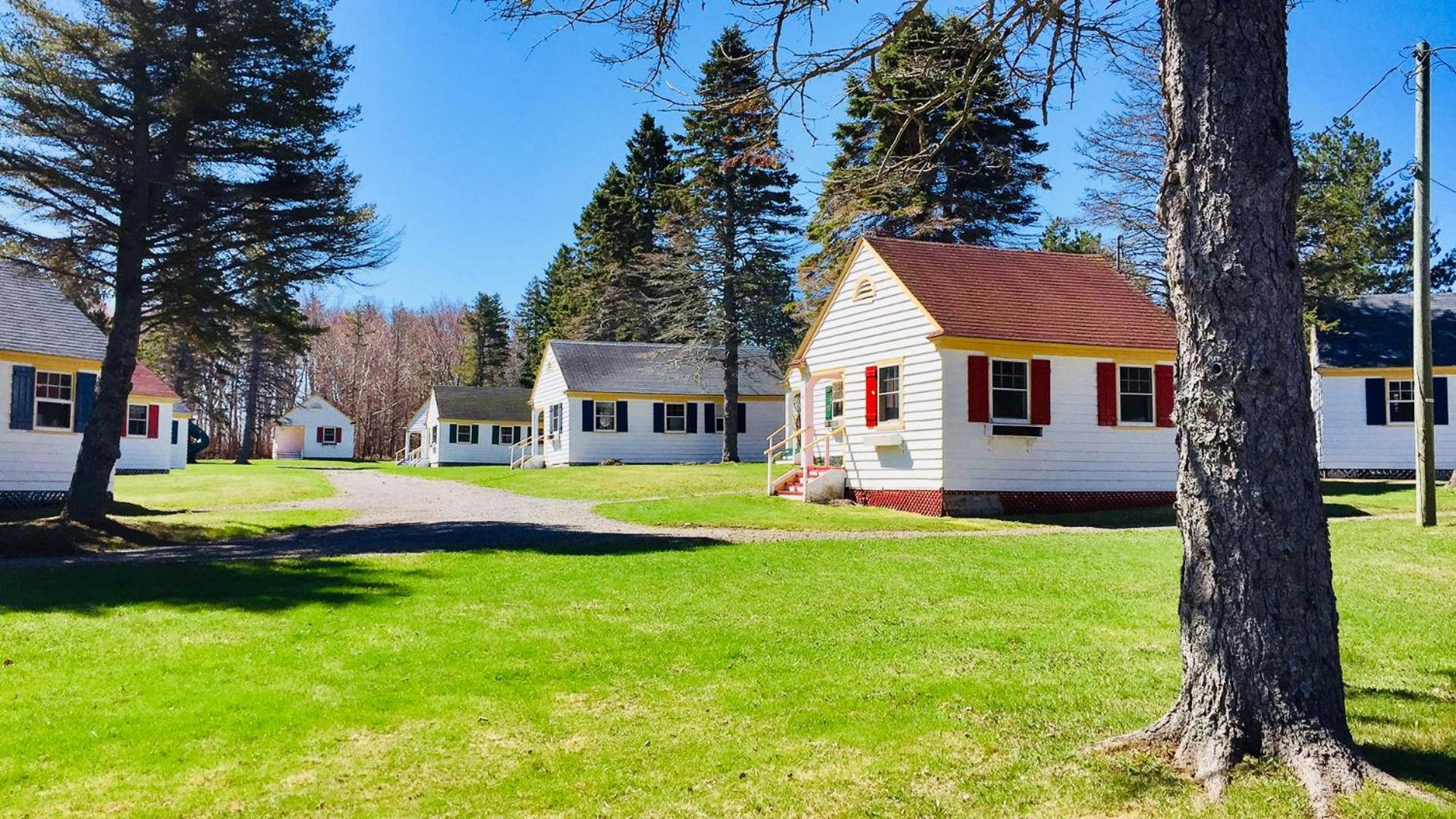 Green Gables Bungalow Court