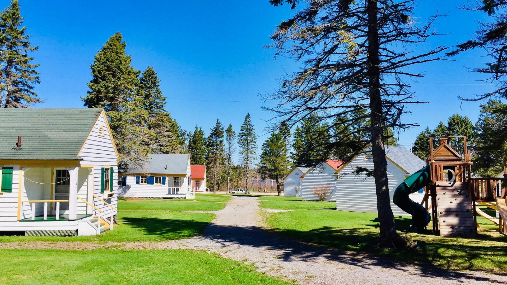 Green Gables Bungalow Court