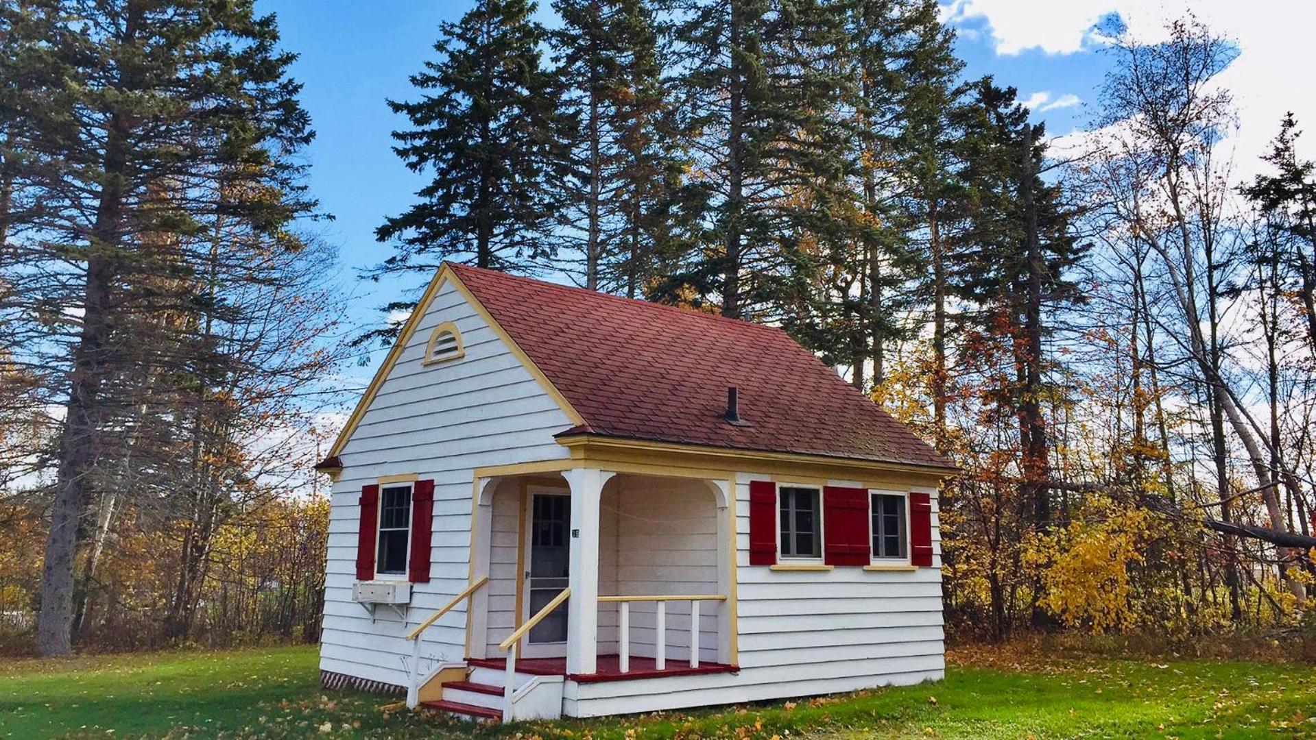 Green Gables Bungalow Court