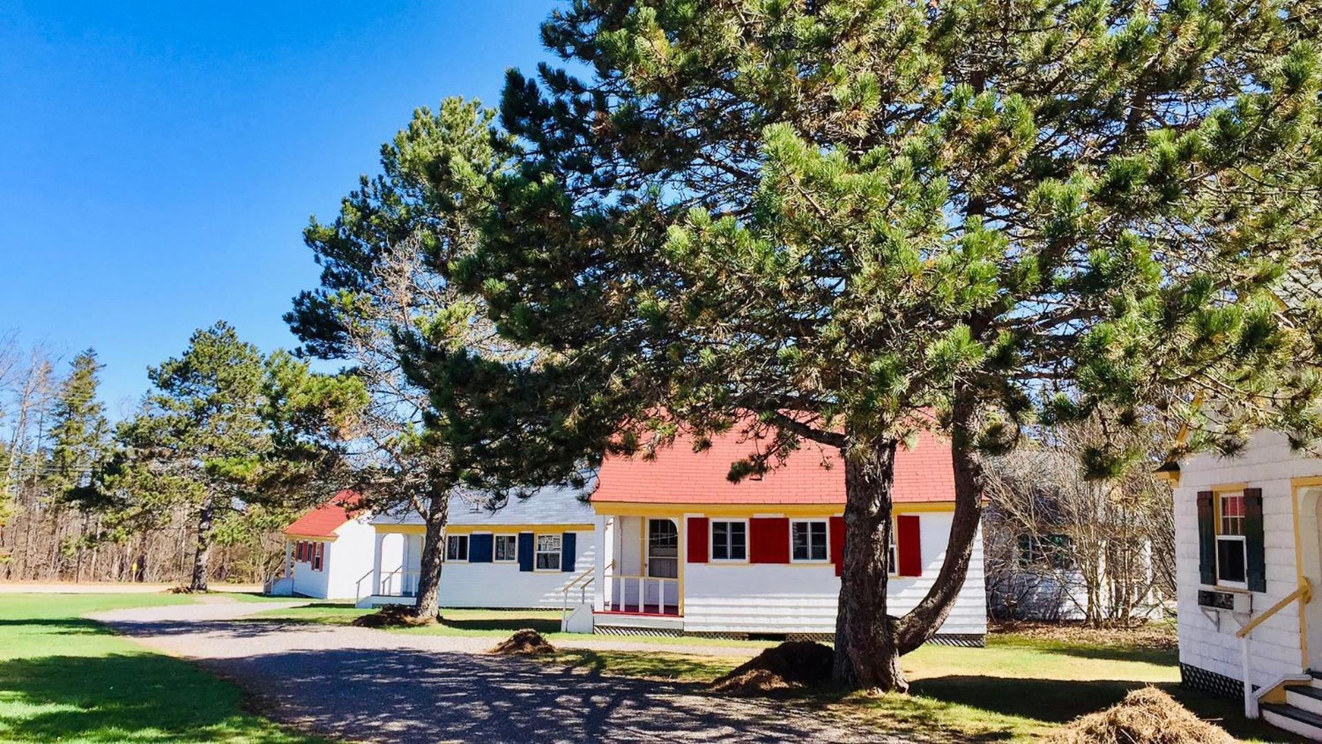 Green Gables Bungalow Court