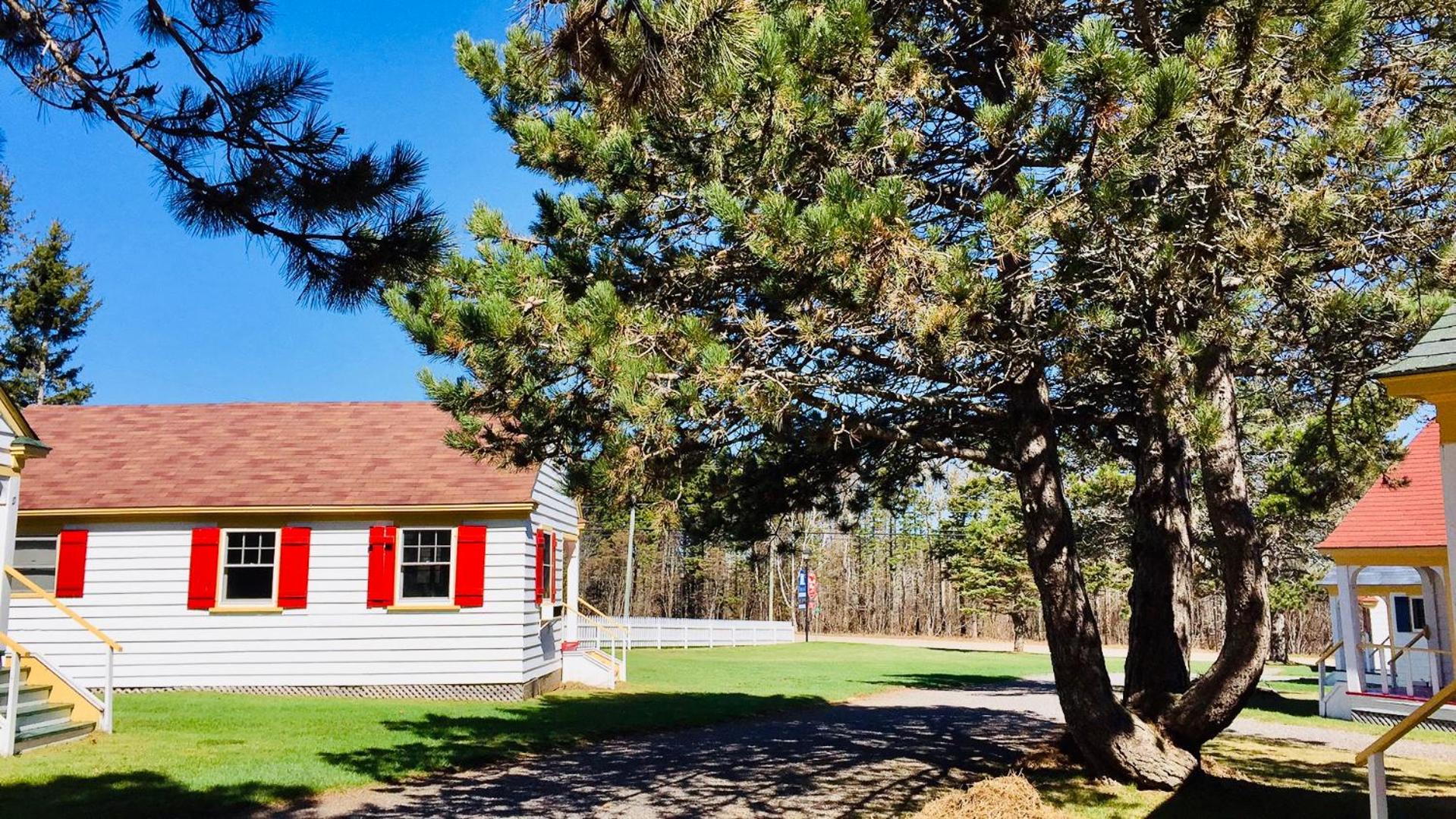 Green Gables Bungalow Court