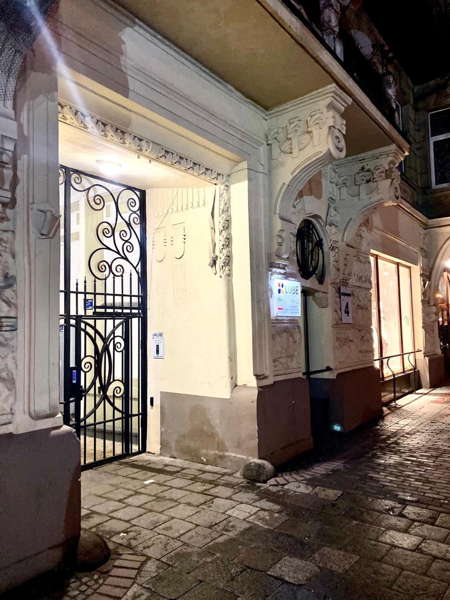 3 rooms apartments in the city centr view 3