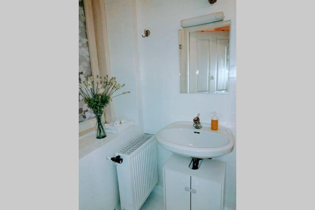 Family apartment with two bathrooms near to city center