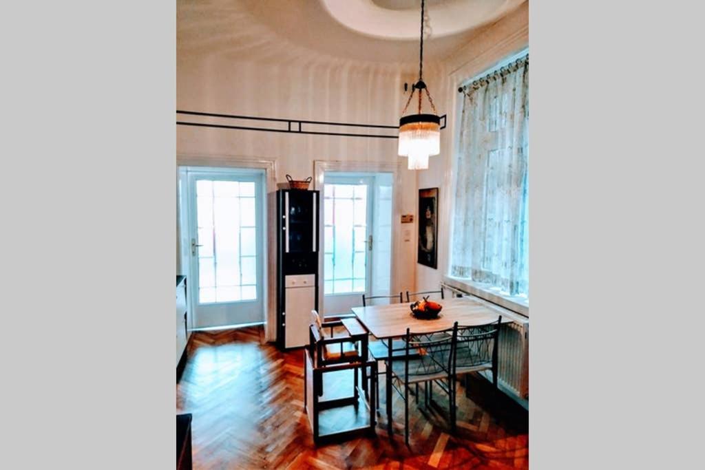 Family apartment with two bathrooms near to city center