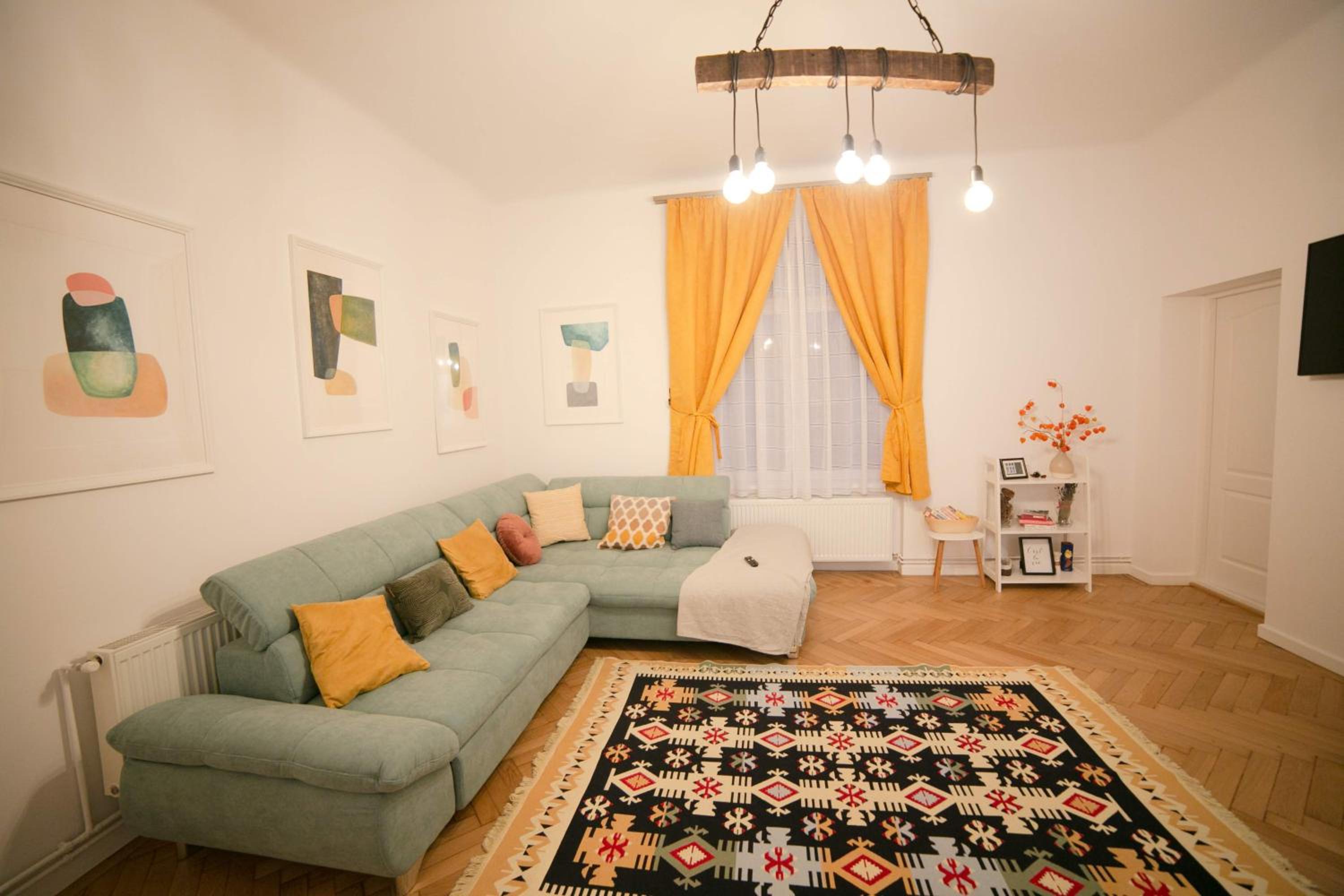 Jasmine Serenity Apartment - Central, behind Black Church view 3